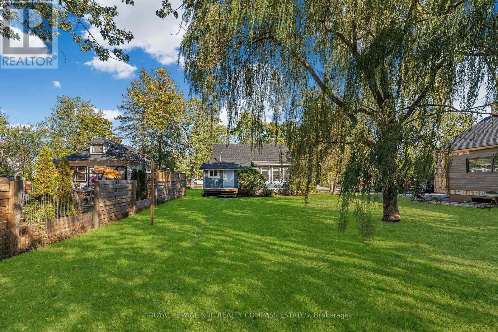 












317 BEACHVIEW AVENUE

,
Fort Erie (Crescent Park),




Ontario
L2A4L8

