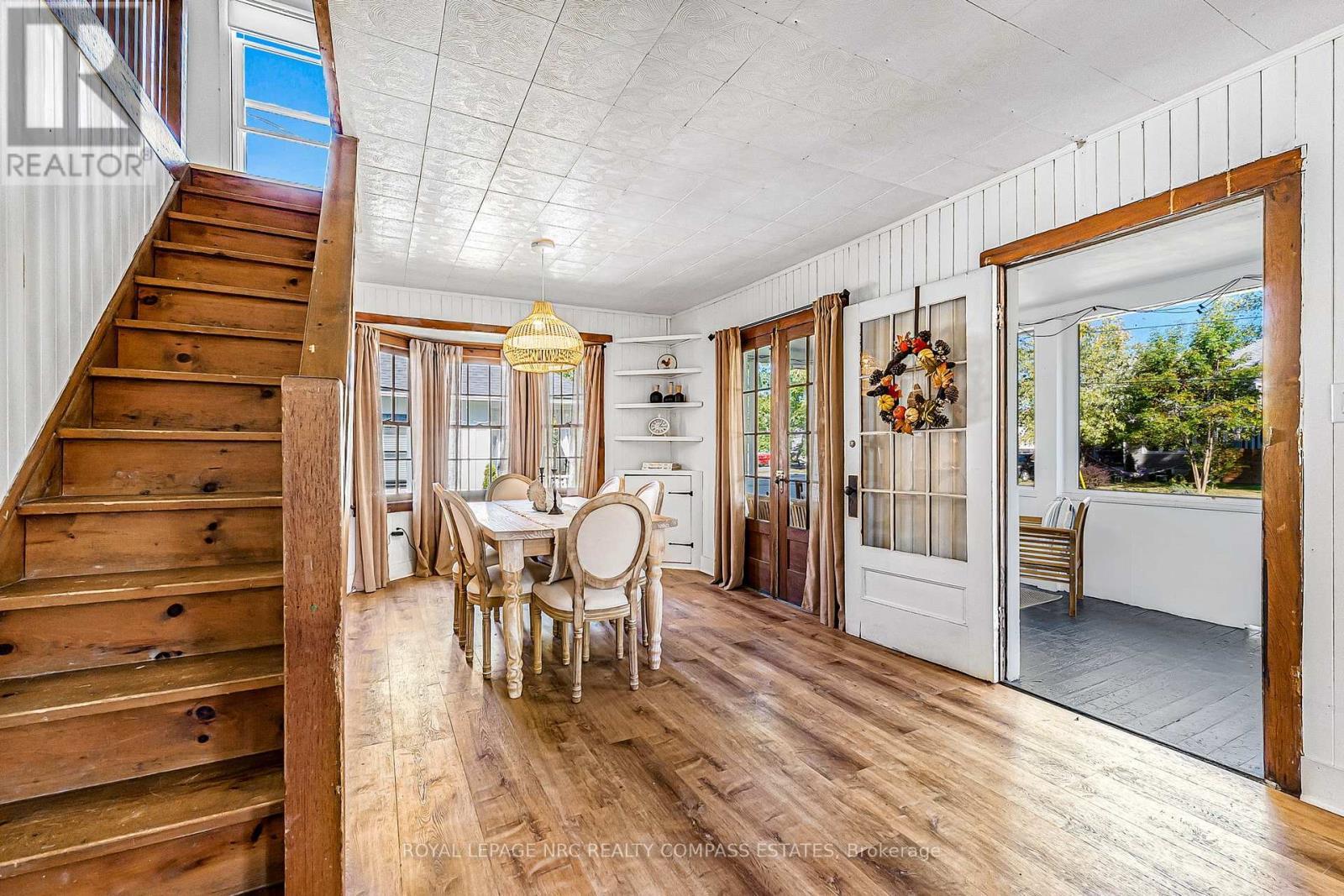 












317 BEACHVIEW AVENUE

,
Fort Erie (Crescent Park),




Ontario
L2A4L8

