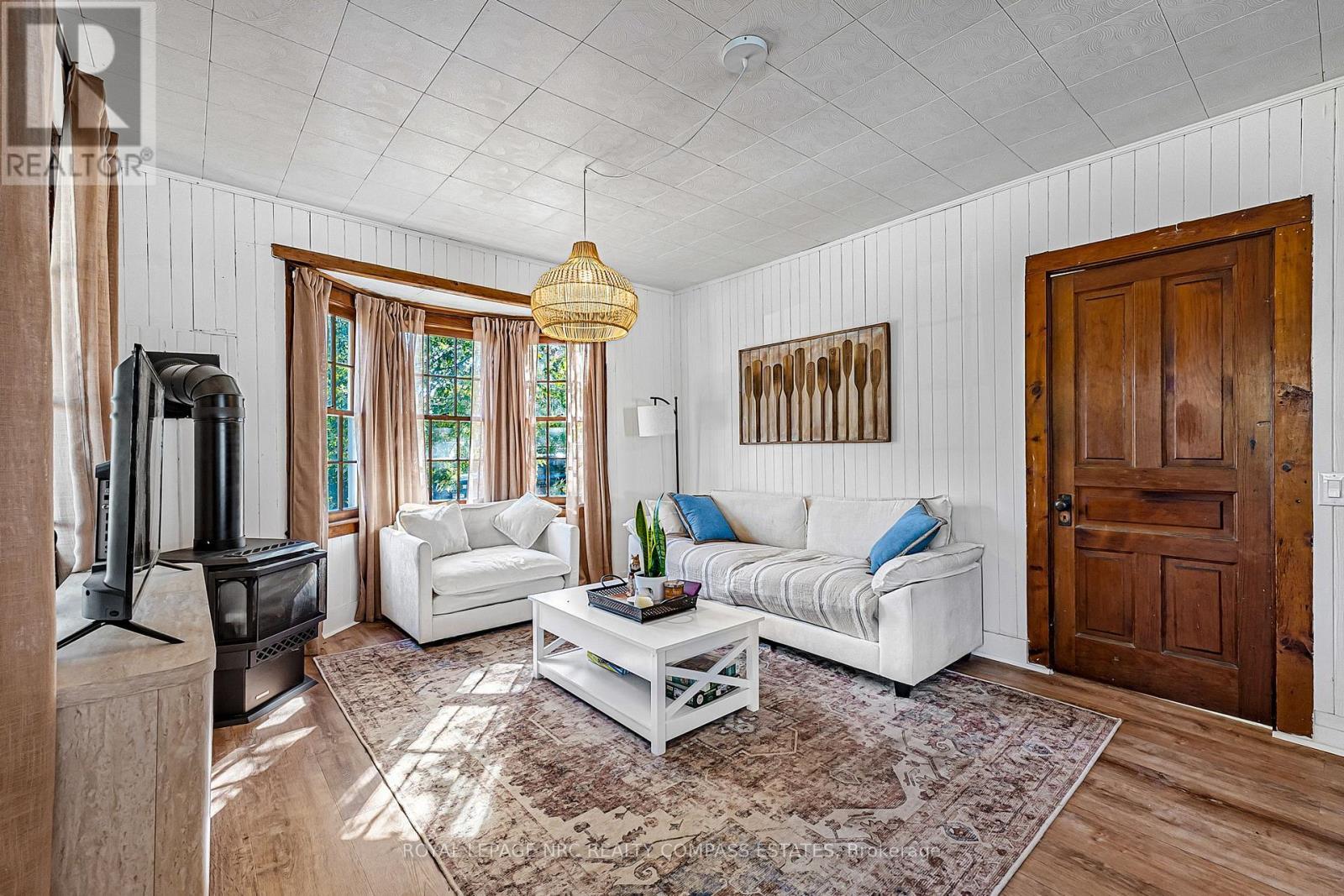 












317 BEACHVIEW AVENUE

,
Fort Erie (Crescent Park),




Ontario
L2A4L8

