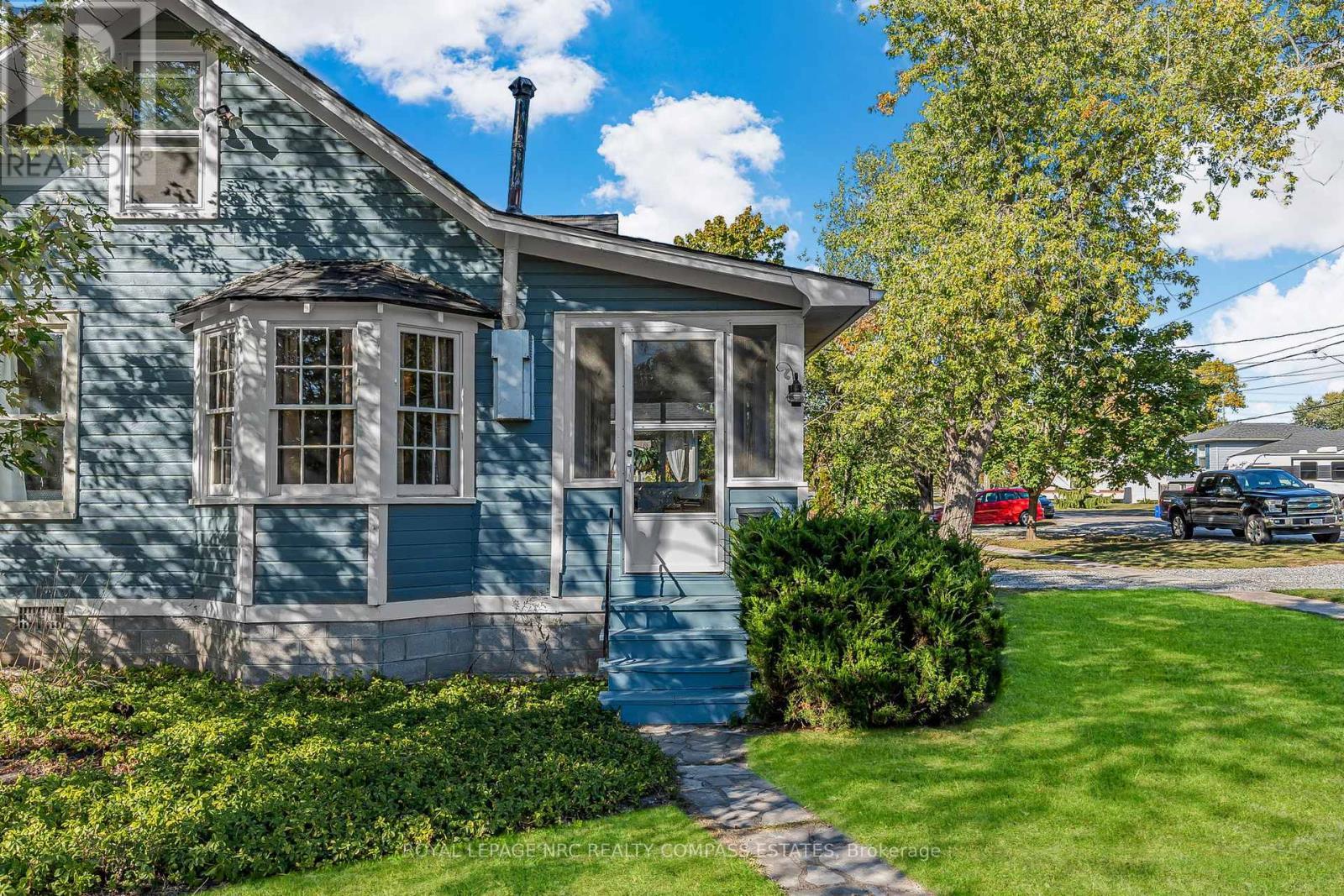 












317 BEACHVIEW AVENUE

,
Fort Erie (Crescent Park),




Ontario
L2A4L8

