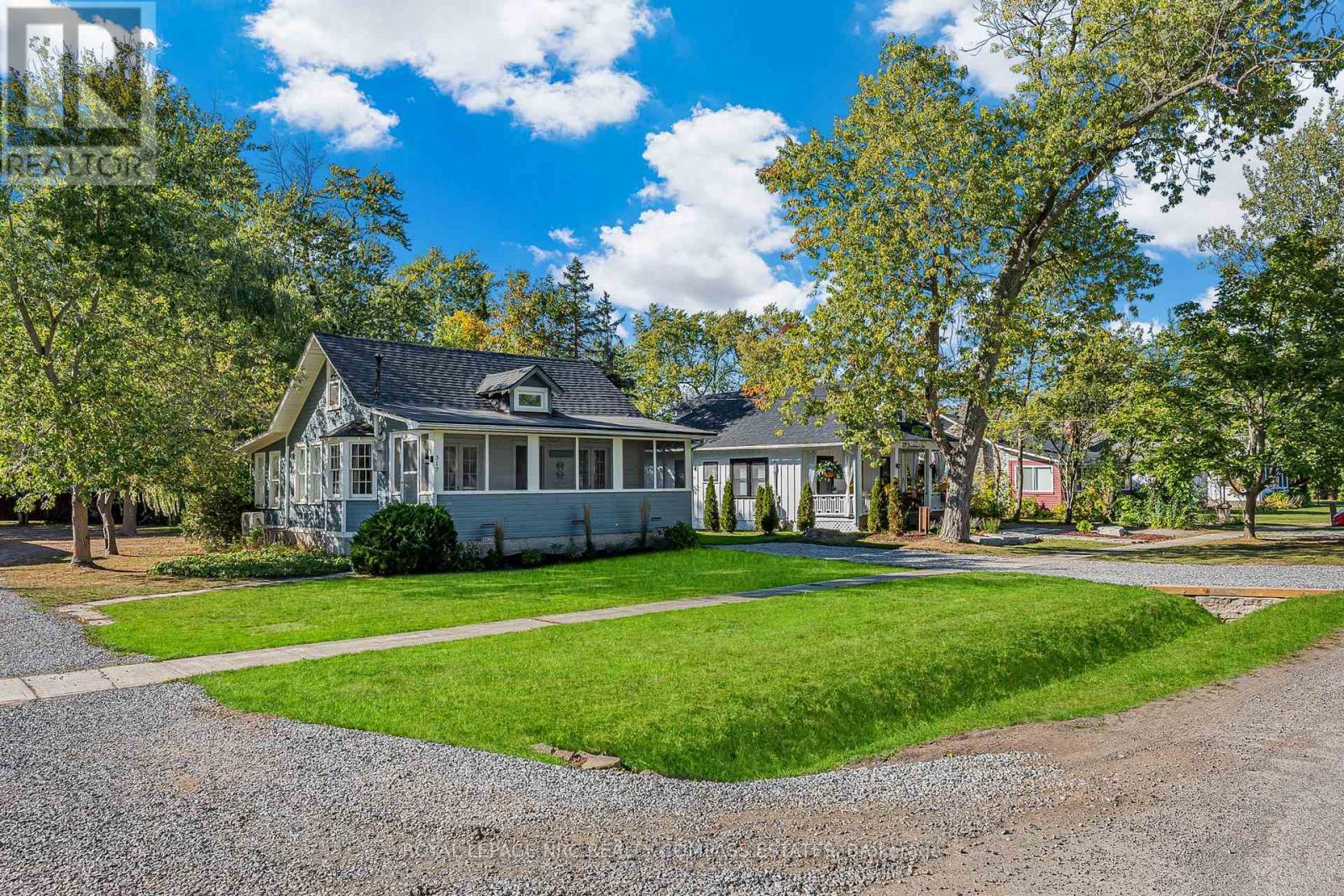 












317 BEACHVIEW AVENUE

,
Fort Erie (Crescent Park),




Ontario
L2A4L8

