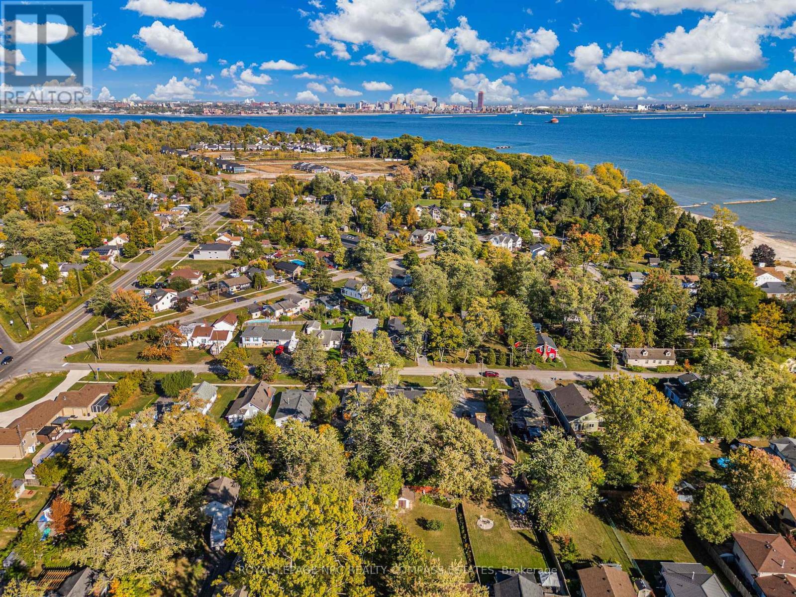 












317 BEACHVIEW AVENUE

,
Fort Erie (Crescent Park),




Ontario
L2A4L8

