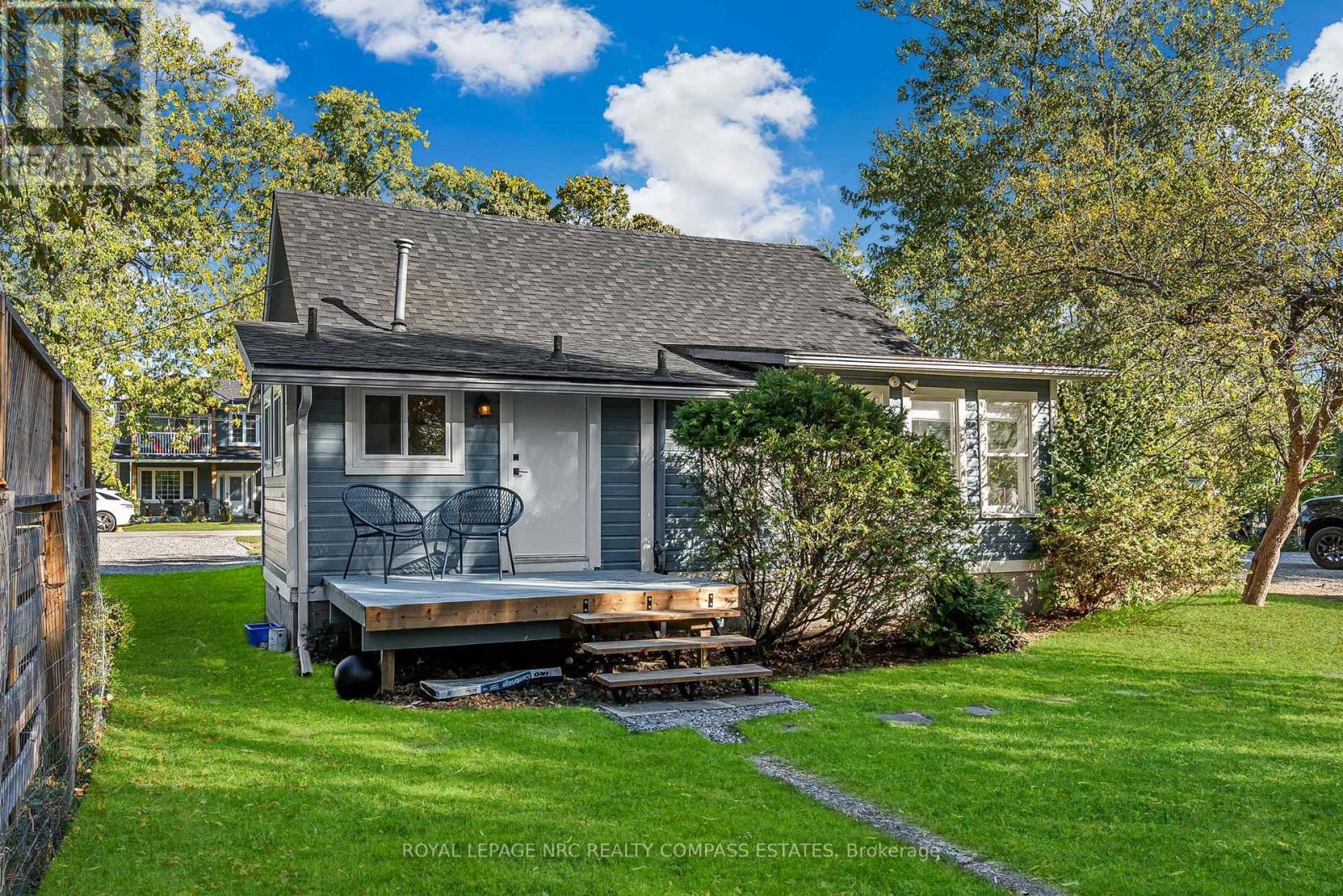 












317 BEACHVIEW AVENUE

,
Fort Erie (Crescent Park),




Ontario
L2A4L8

