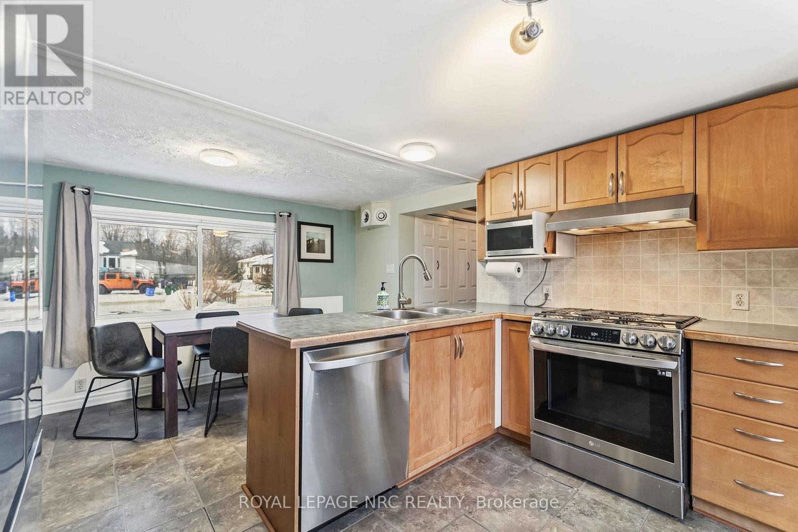 












3093 HYMAN AVENUE

,
Fort Erie (Ridgeway),




Ontario
L0S1N0

