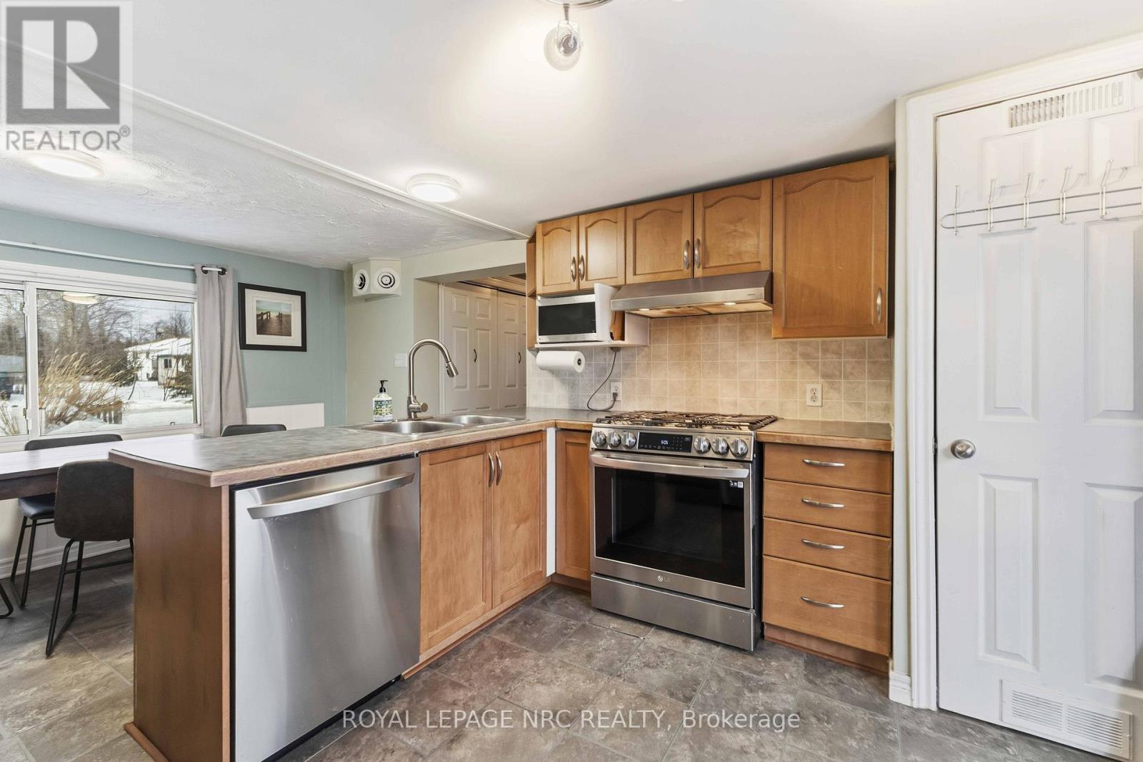 












3093 HYMAN AVENUE

,
Fort Erie (Ridgeway),




Ontario
L0S1N0

