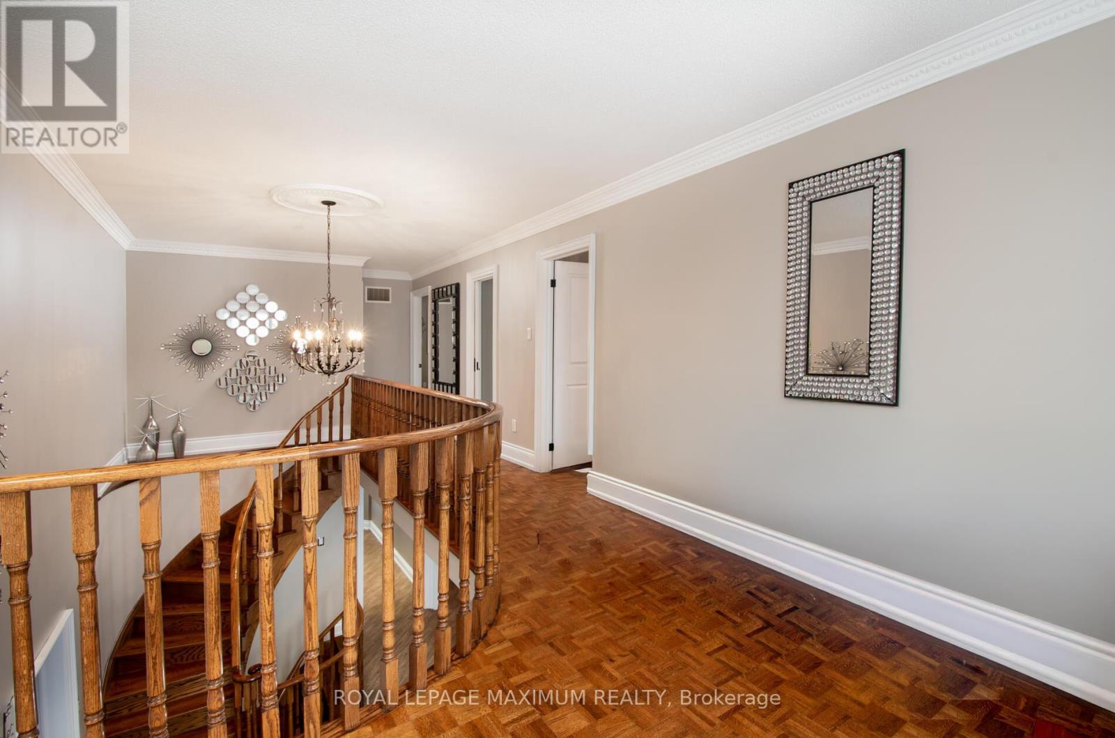 












61 GAS LIGHT CRESCENT

,
Vaughan,




Ontario
L4L8E8

