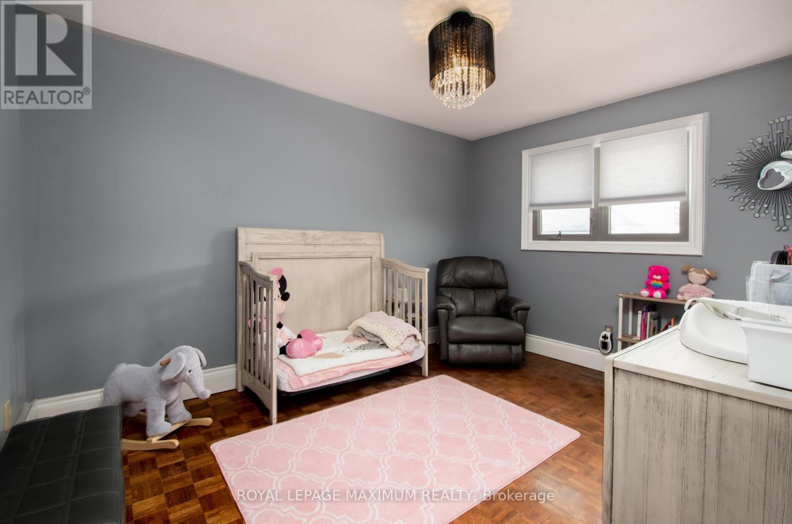 












61 GAS LIGHT CRESCENT

,
Vaughan,




Ontario
L4L8E8

