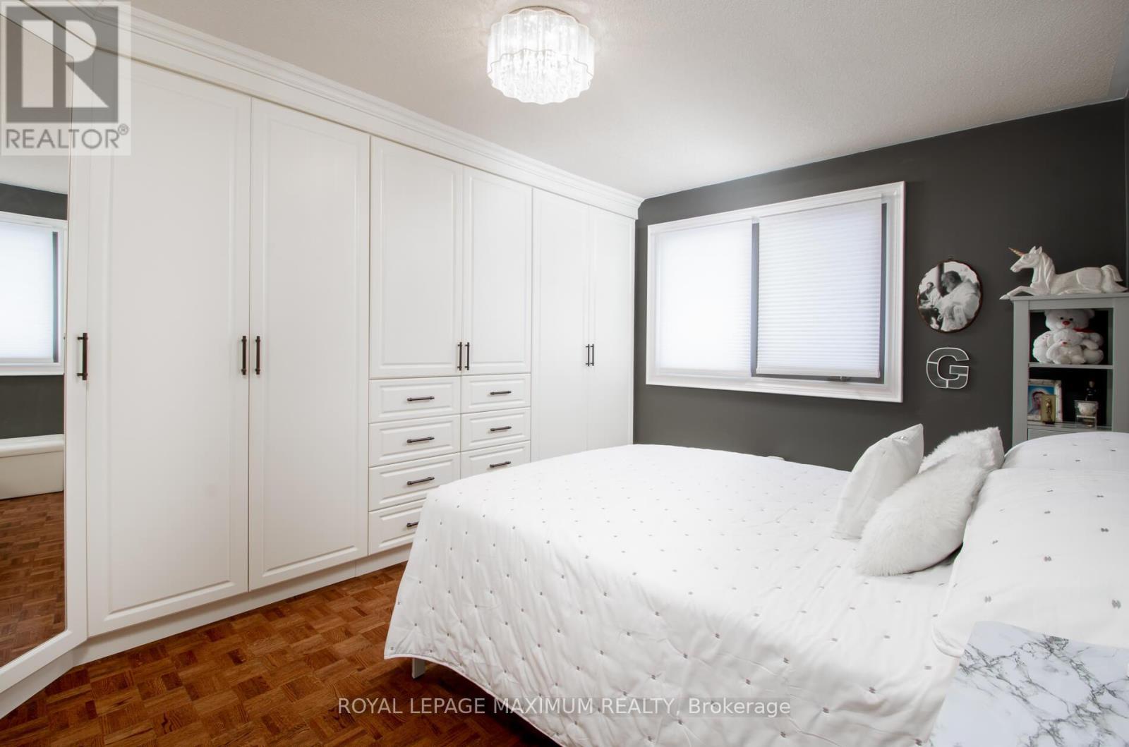 












61 GAS LIGHT CRESCENT

,
Vaughan,




Ontario
L4L8E8

