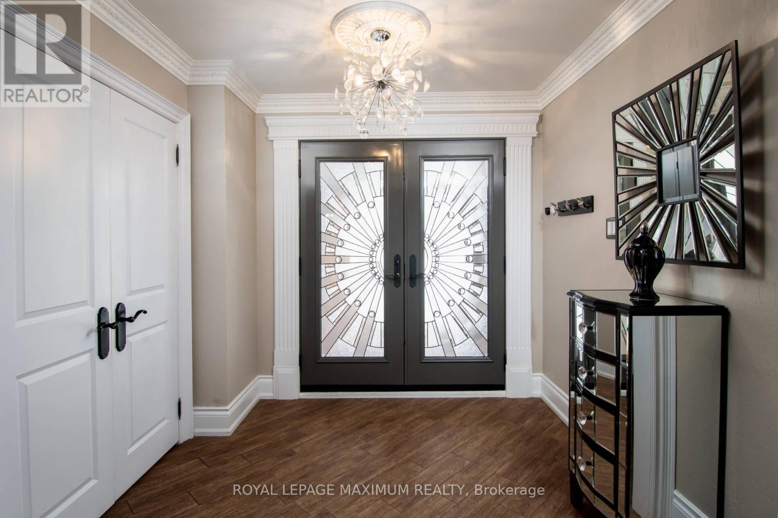 












61 GAS LIGHT CRESCENT

,
Vaughan,




Ontario
L4L8E8

