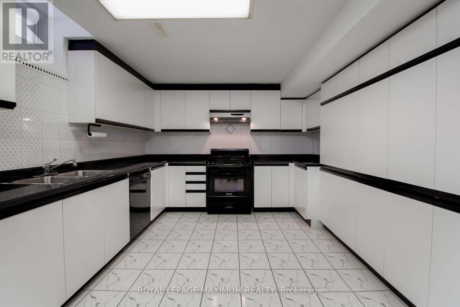 












61 GAS LIGHT CRESCENT

,
Vaughan,




Ontario
L4L8E8

