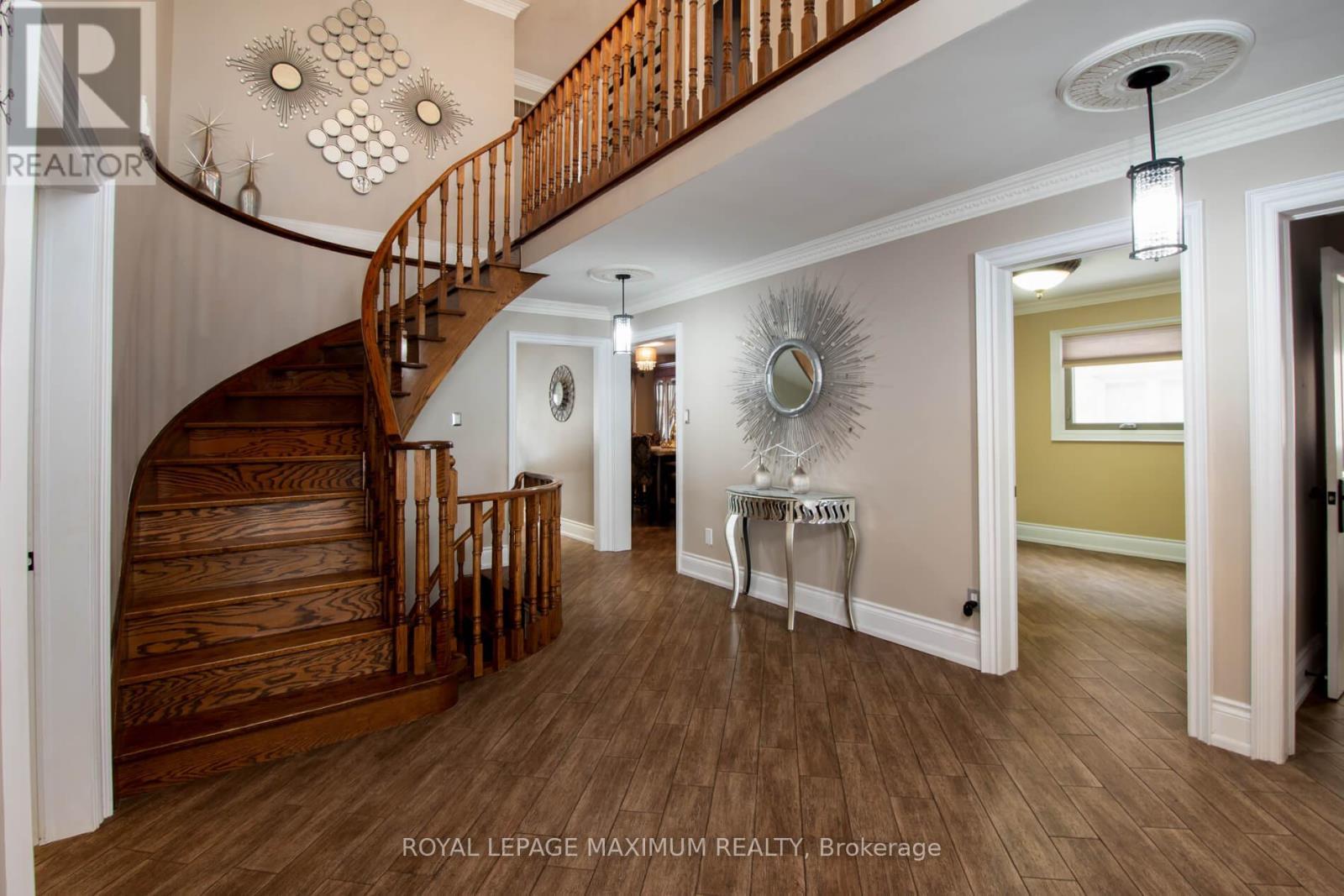 












61 GAS LIGHT CRESCENT

,
Vaughan,




Ontario
L4L8E8

