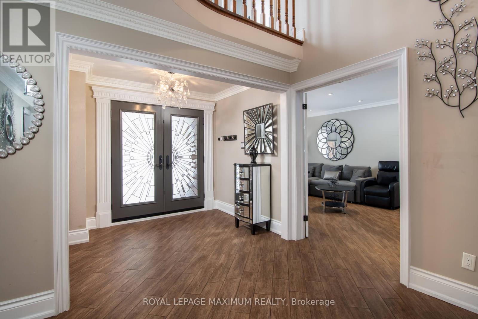 












61 GAS LIGHT CRESCENT

,
Vaughan,




Ontario
L4L8E8

