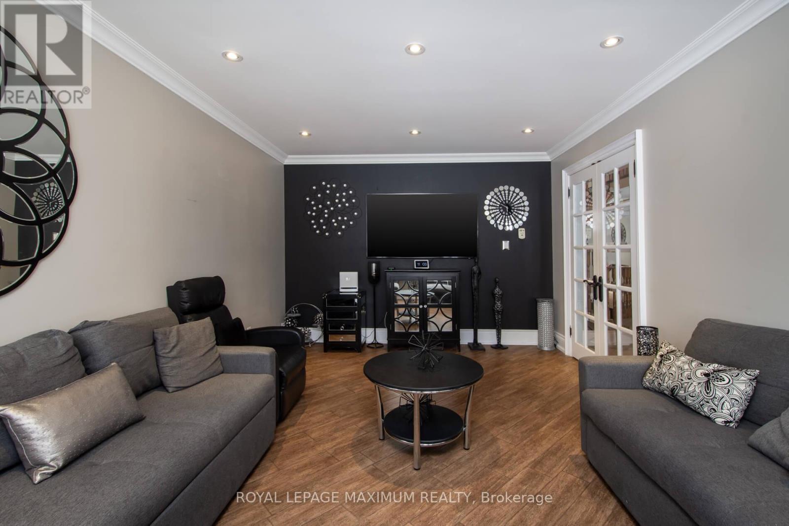 












61 GAS LIGHT CRESCENT

,
Vaughan,




Ontario
L4L8E8

