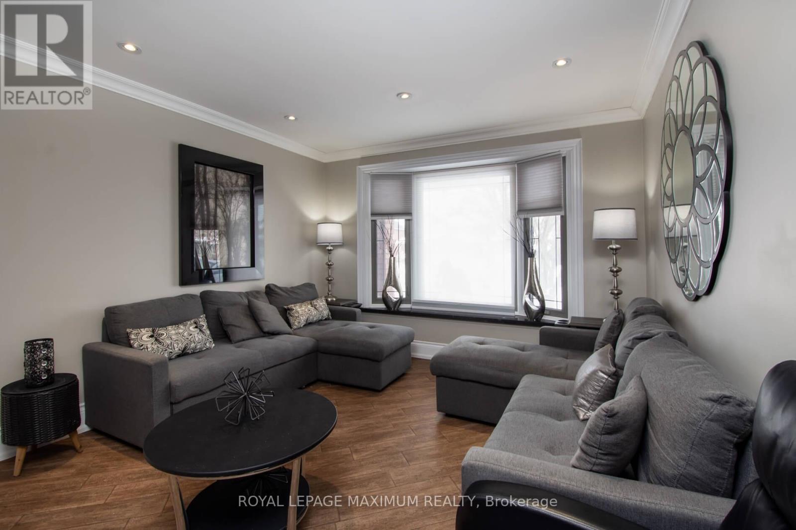 












61 GAS LIGHT CRESCENT

,
Vaughan,




Ontario
L4L8E8

