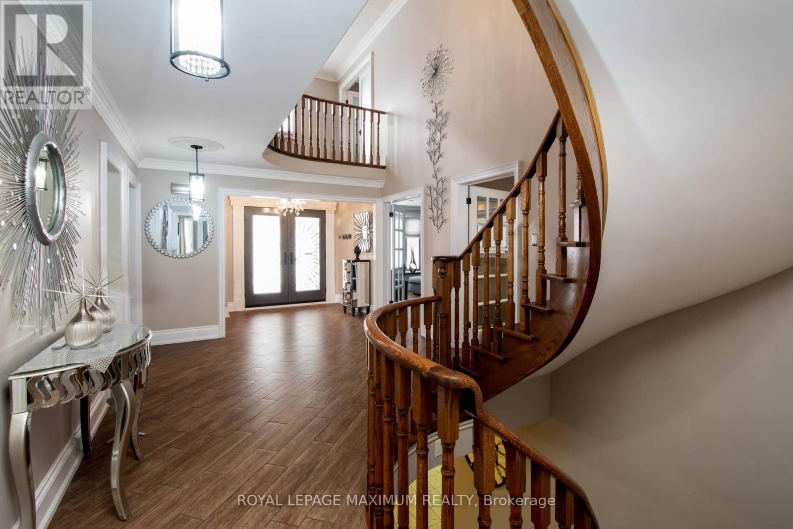 












61 GAS LIGHT CRESCENT

,
Vaughan,




Ontario
L4L8E8

