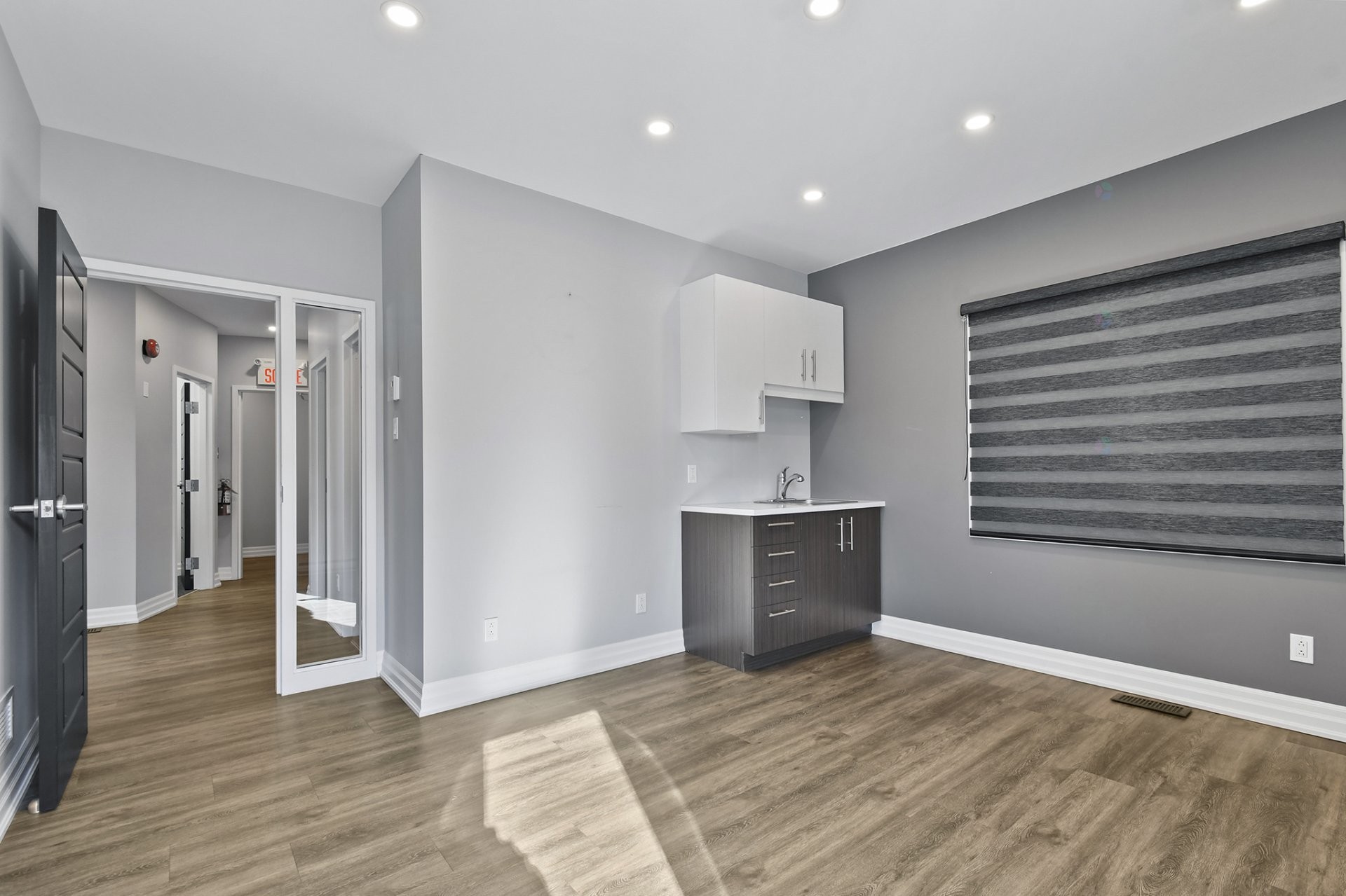 









30


Rue des Menuisiers

, A,
Sainte-Anne-des-Plaines,




QC
J5N2T2

