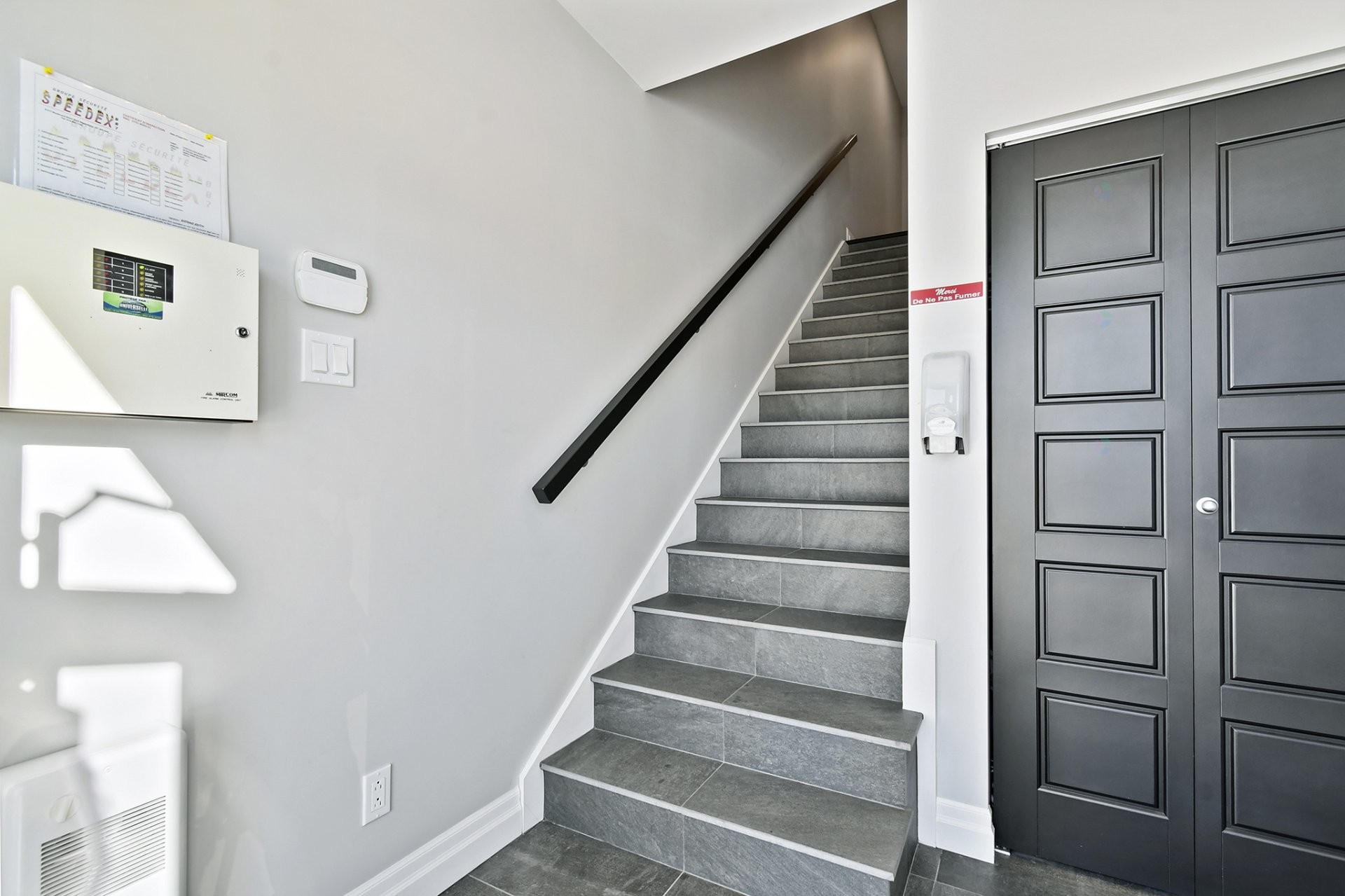 









30


Rue des Menuisiers

, A,
Sainte-Anne-des-Plaines,




QC
J5N2T2

