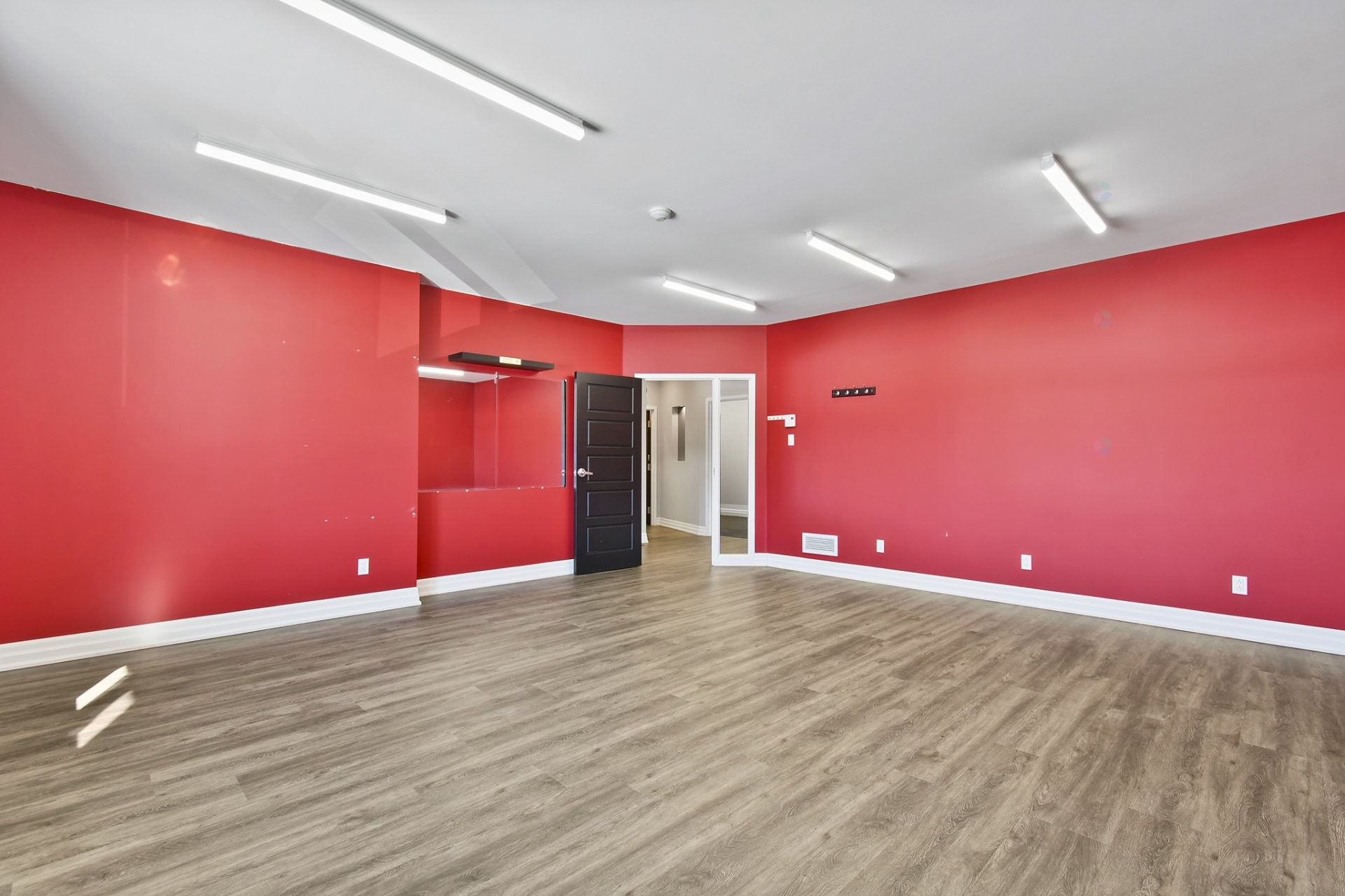 









30


Rue des Menuisiers

, A,
Sainte-Anne-des-Plaines,




QC
J5N2T2

