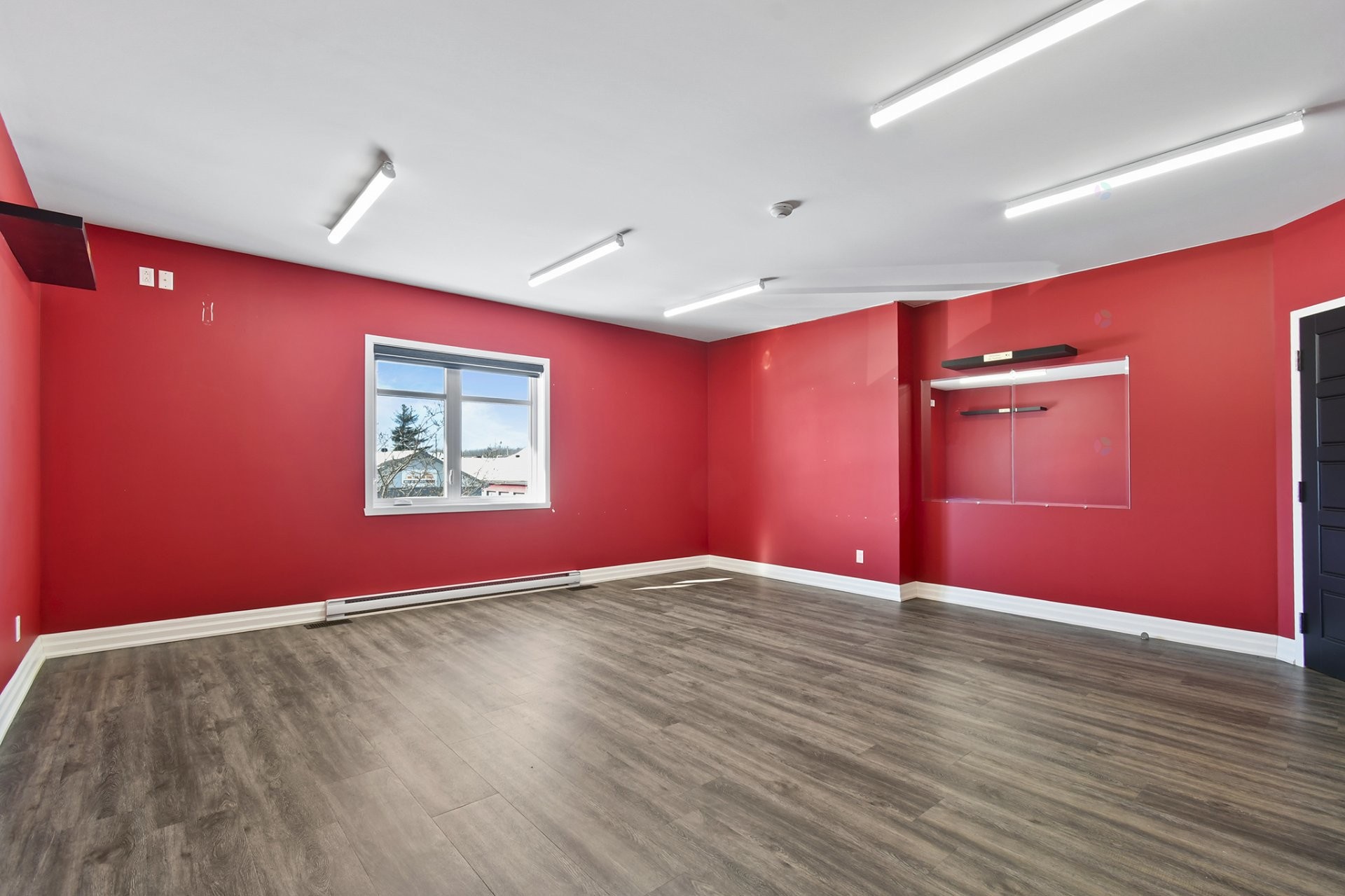 









30


Rue des Menuisiers

, A,
Sainte-Anne-des-Plaines,




QC
J5N2T2

