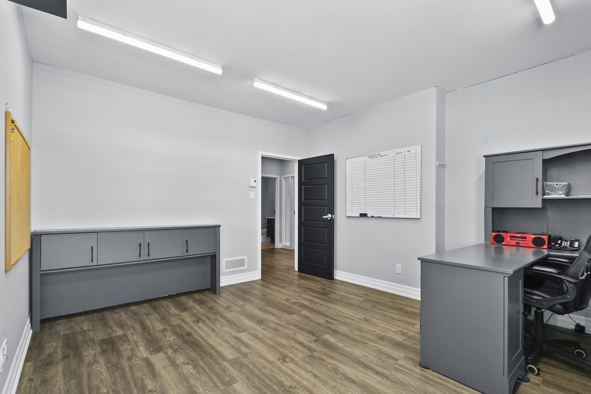 









30


Rue des Menuisiers

, A,
Sainte-Anne-des-Plaines,




QC
J5N2T2

