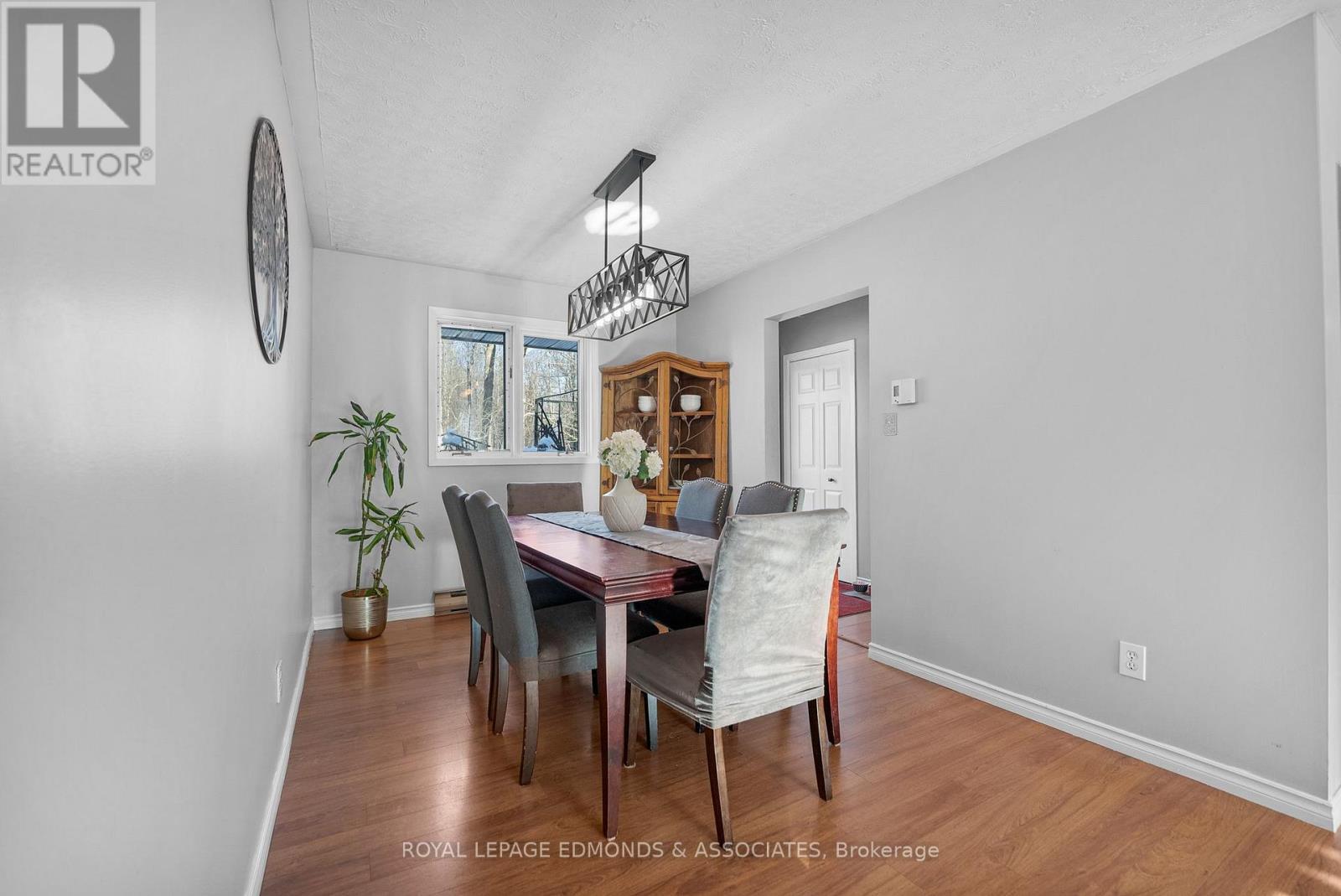 












1486 WILSON ROAD

,
Laurentian Valley,




Ontario
K8A6W4

