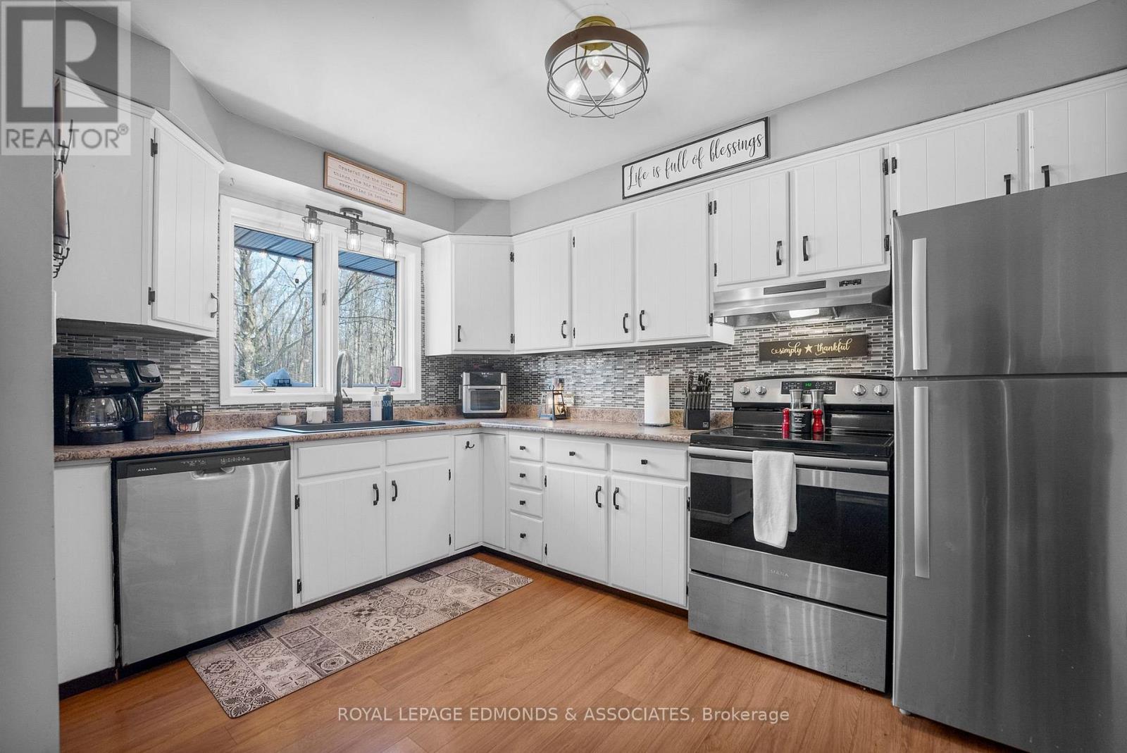 












1486 WILSON ROAD

,
Laurentian Valley,




Ontario
K8A6W4

