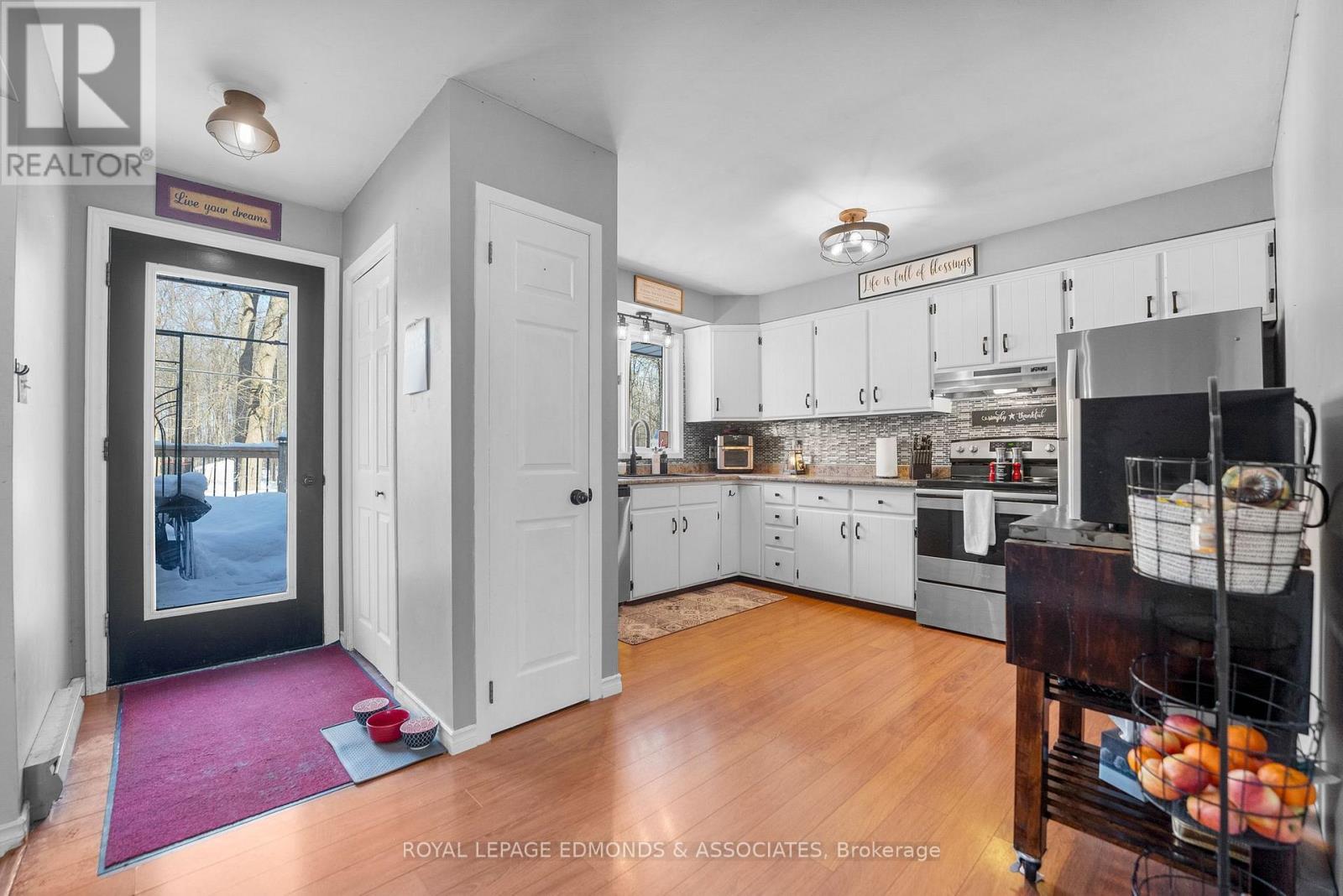 












1486 WILSON ROAD

,
Laurentian Valley,




Ontario
K8A6W4

