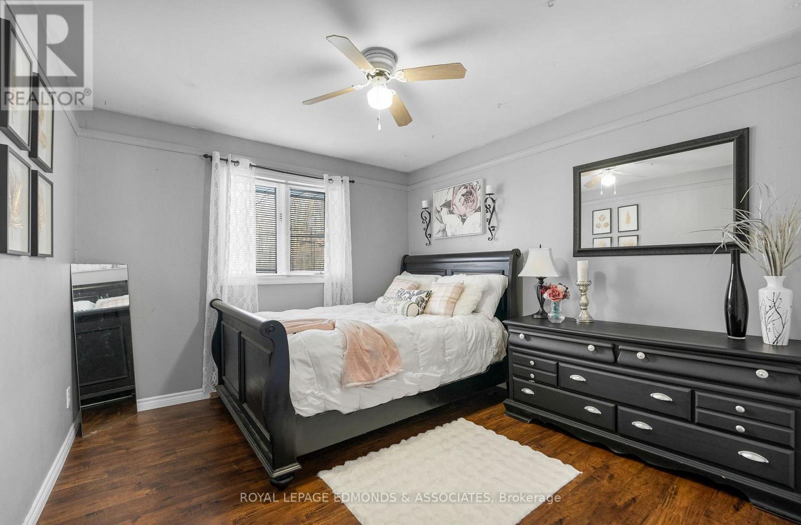 












1486 WILSON ROAD

,
Laurentian Valley,




Ontario
K8A6W4

