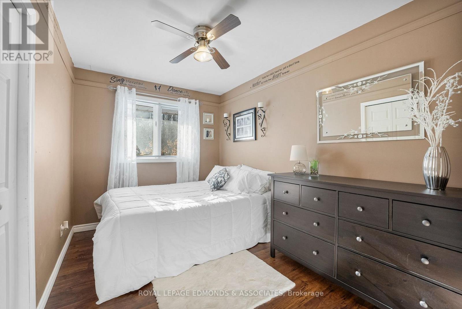 












1486 WILSON ROAD

,
Laurentian Valley,




Ontario
K8A6W4

