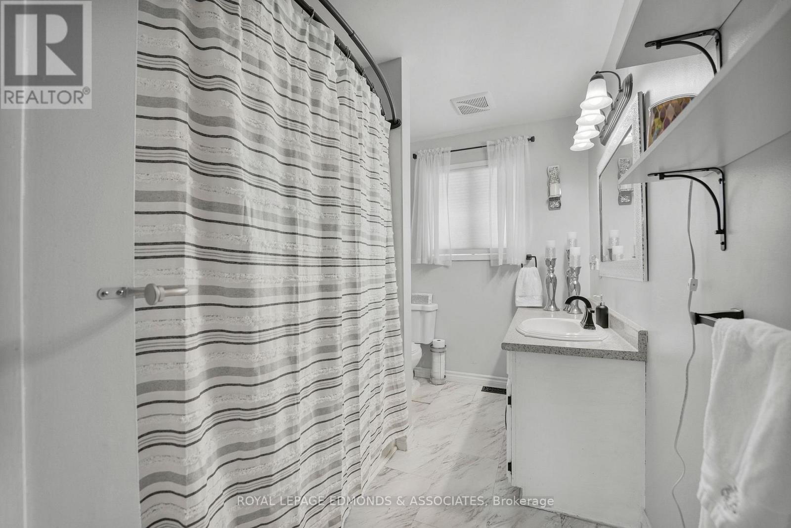 












1486 WILSON ROAD

,
Laurentian Valley,




Ontario
K8A6W4

