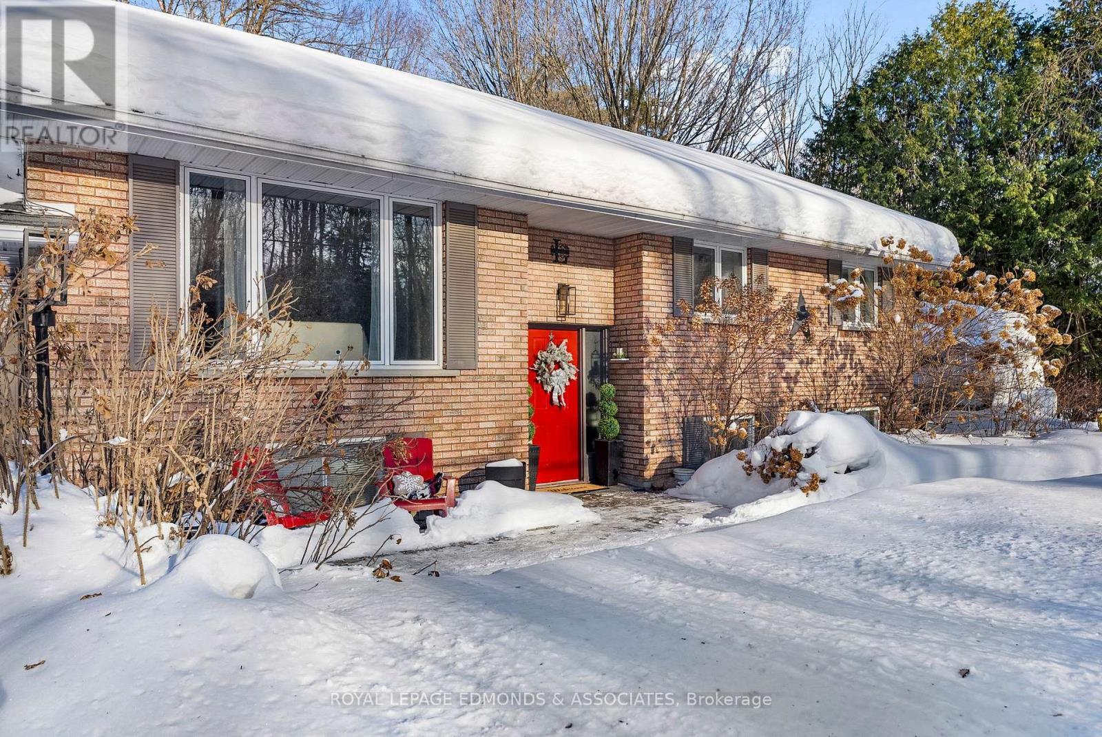 












1486 WILSON ROAD

,
Laurentian Valley,




Ontario
K8A6W4

