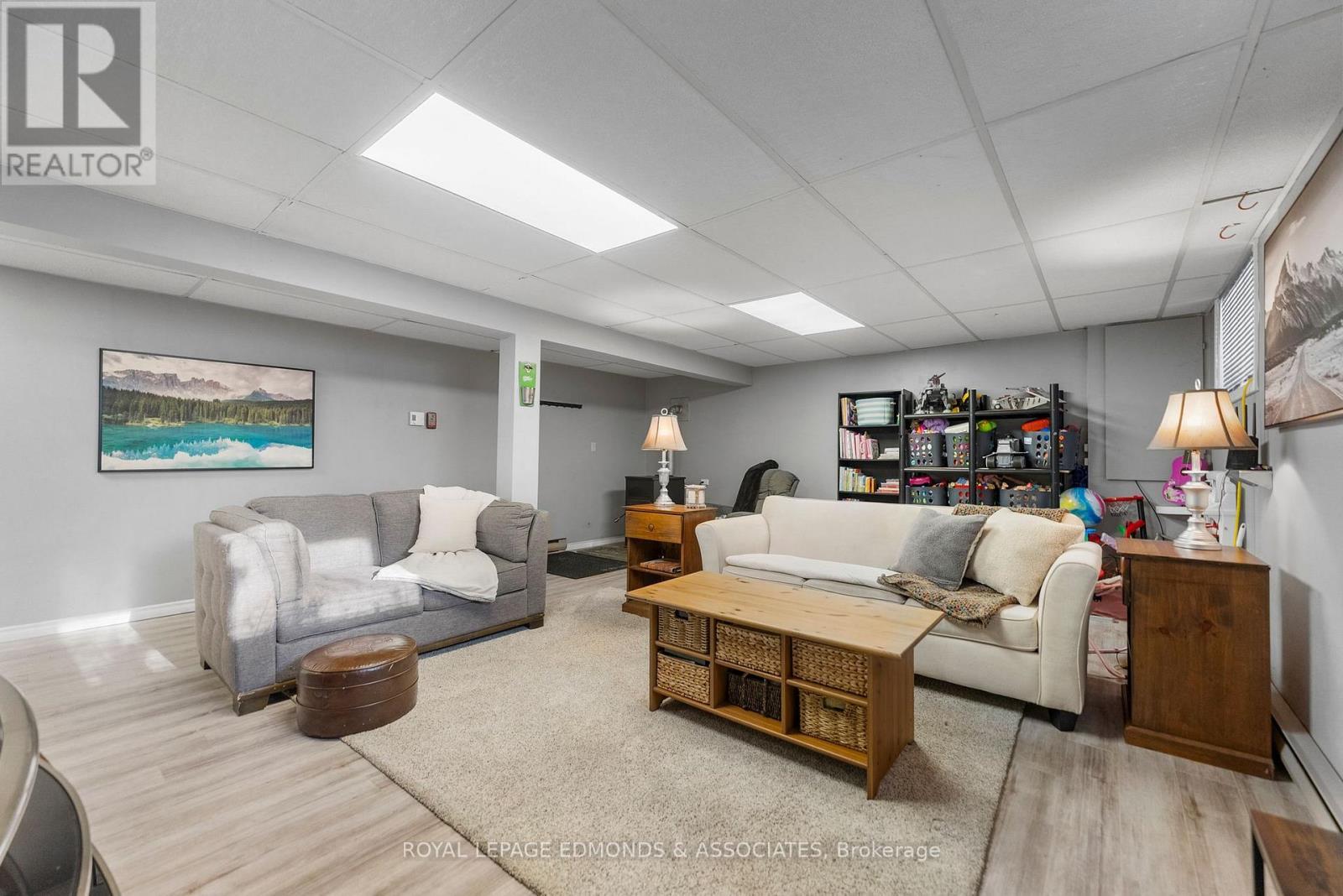 












1486 WILSON ROAD

,
Laurentian Valley,




Ontario
K8A6W4

