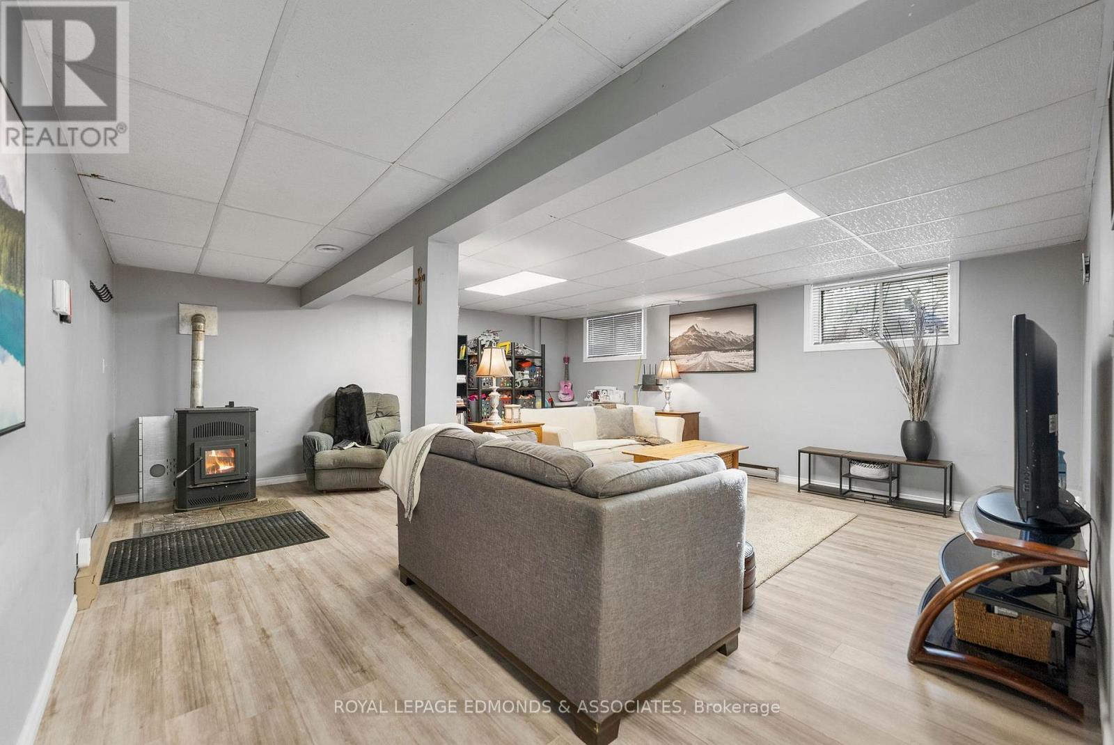 












1486 WILSON ROAD

,
Laurentian Valley,




Ontario
K8A6W4

