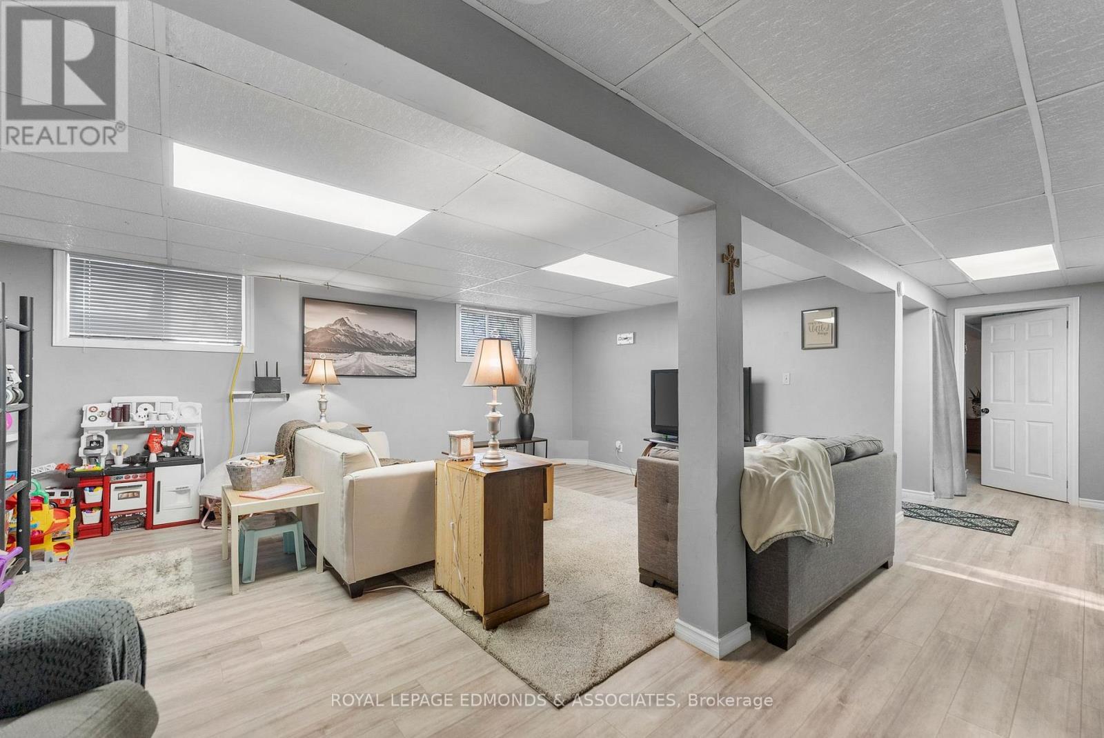 












1486 WILSON ROAD

,
Laurentian Valley,




Ontario
K8A6W4

