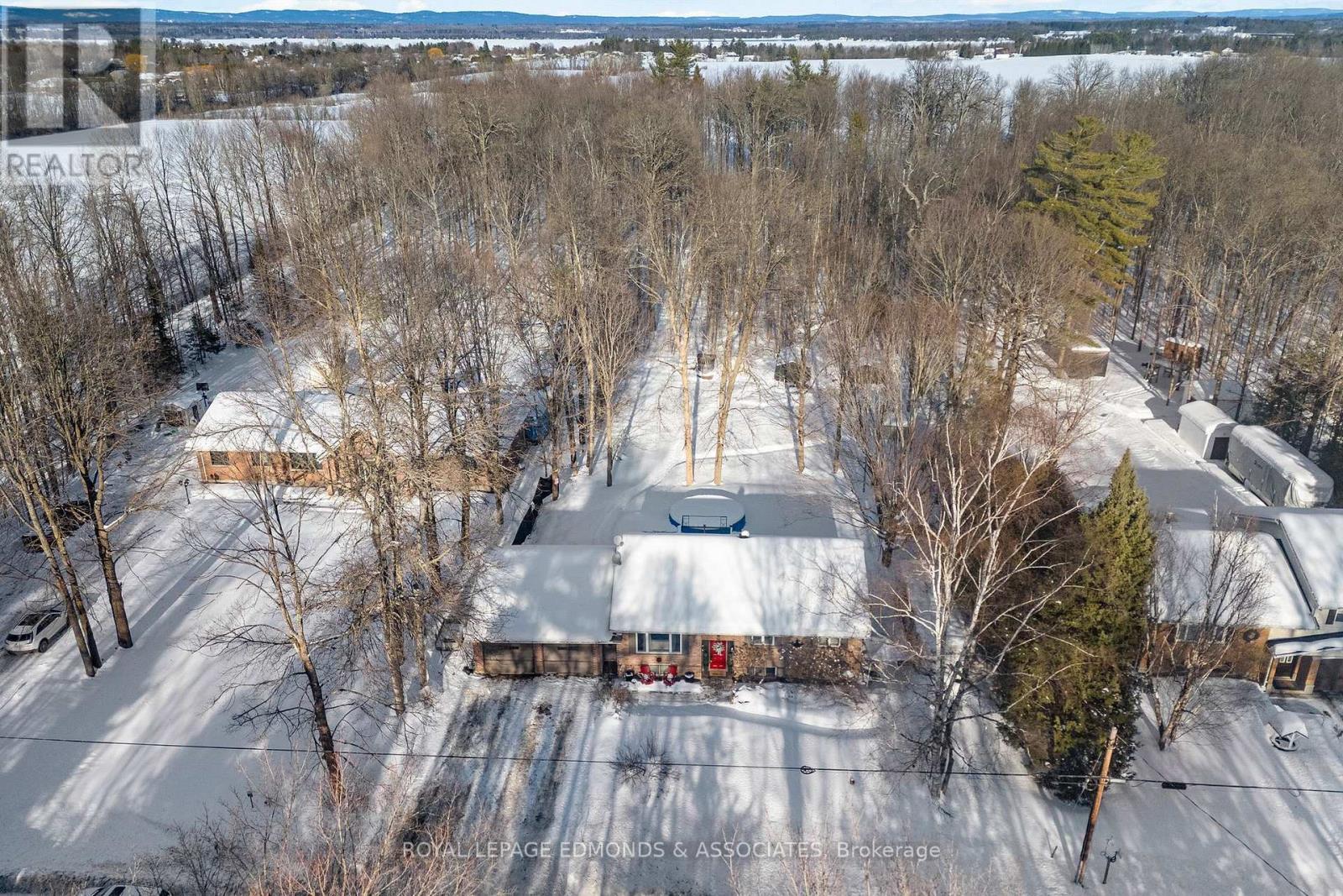 












1486 WILSON ROAD

,
Laurentian Valley,




Ontario
K8A6W4

