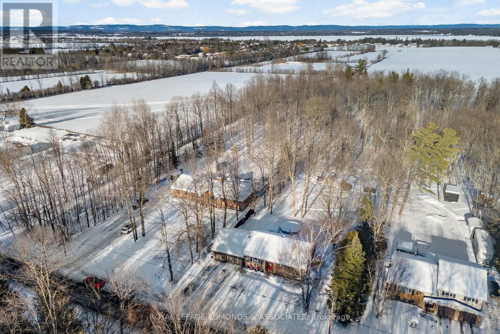 












1486 WILSON ROAD

,
Laurentian Valley,




Ontario
K8A6W4

