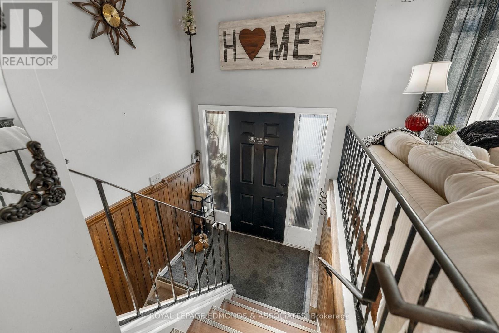 












1486 WILSON ROAD

,
Laurentian Valley,




Ontario
K8A6W4

