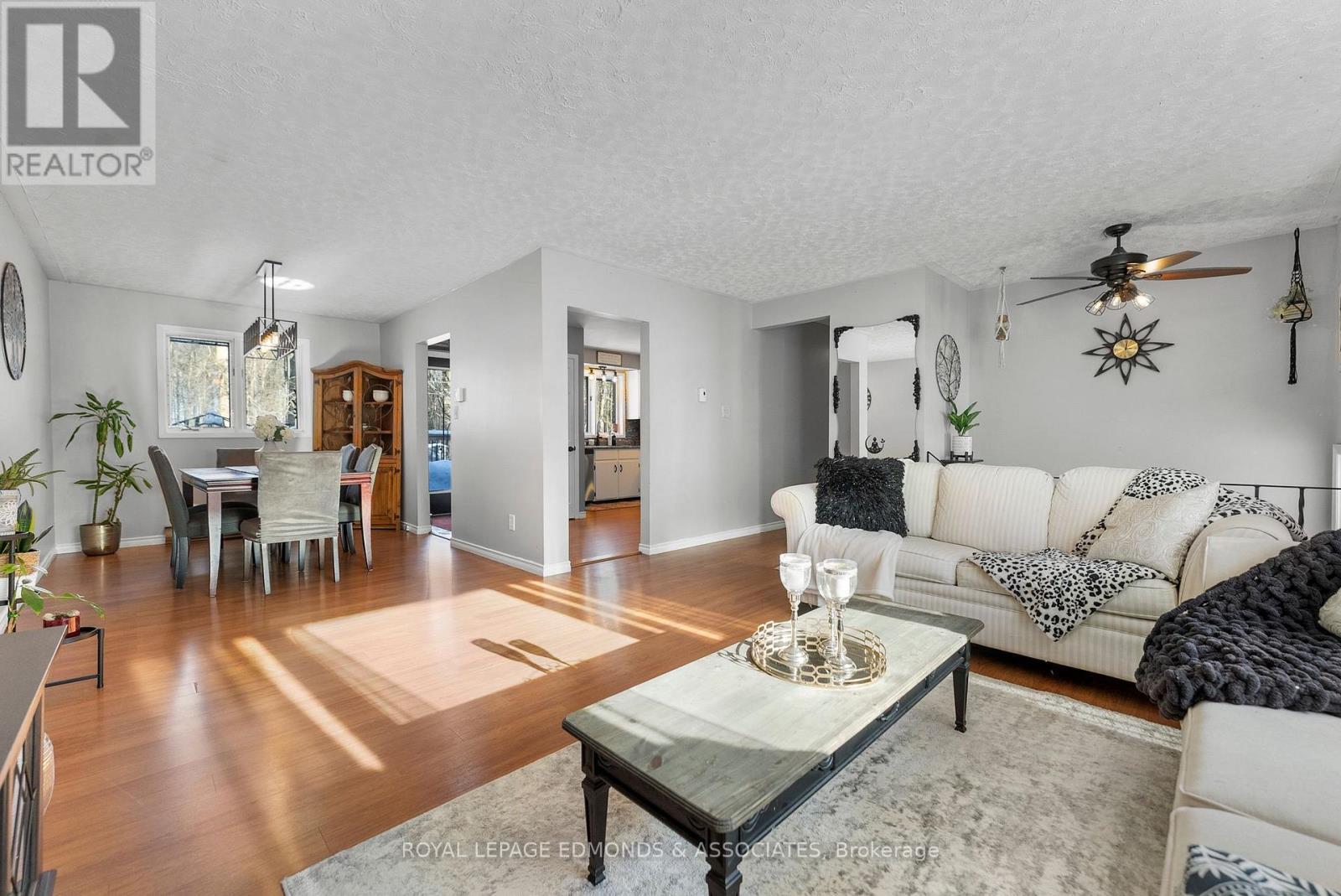 












1486 WILSON ROAD

,
Laurentian Valley,




Ontario
K8A6W4

