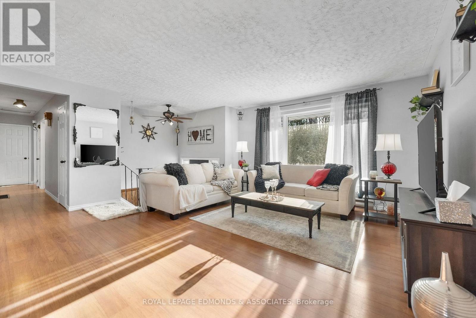 












1486 WILSON ROAD

,
Laurentian Valley,




Ontario
K8A6W4

