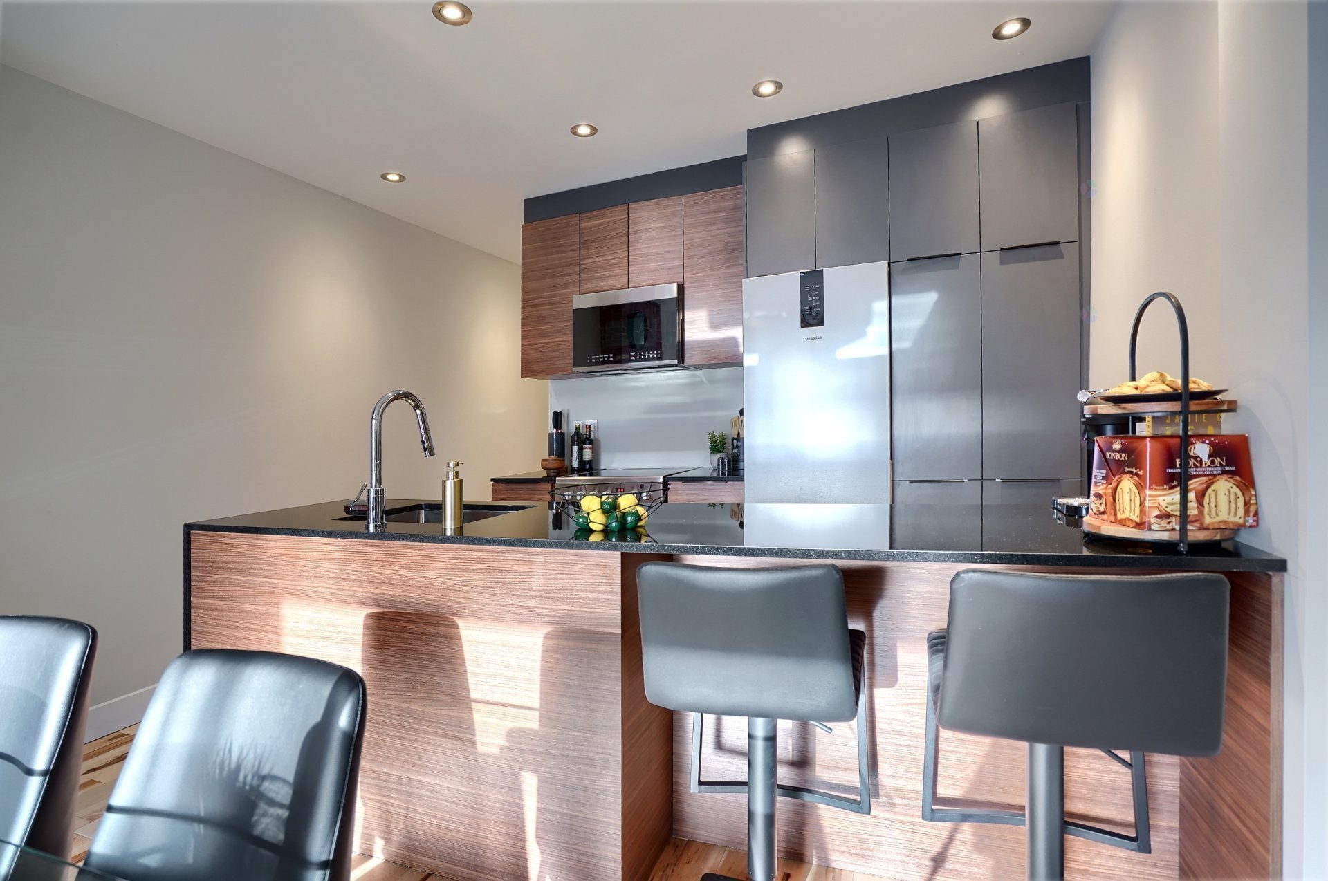 









6322


Av. des Érables

, 3,
Montréal (Rosemont/La Petite-Patrie),




QC
H2G2M8

