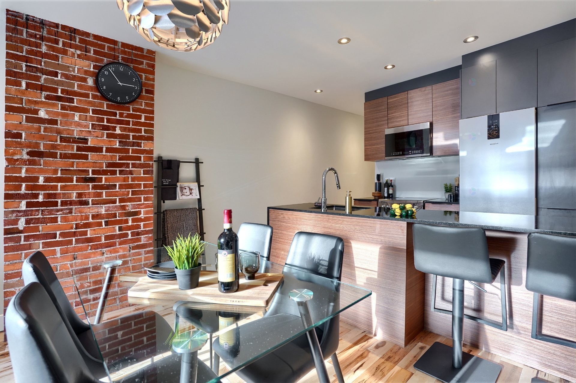 









6322


Av. des Érables

, 3,
Montréal (Rosemont/La Petite-Patrie),




QC
H2G2M8

