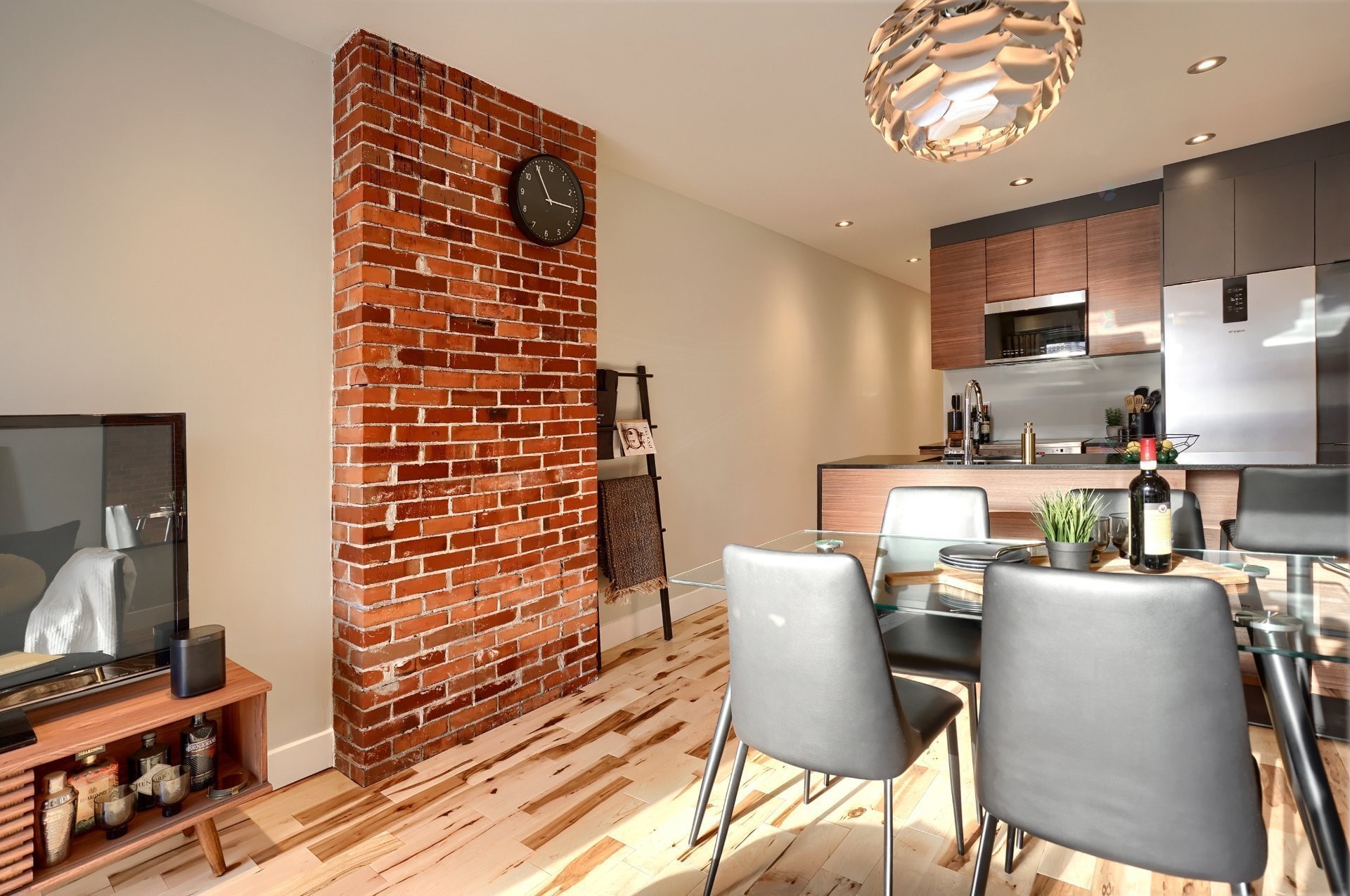









6322


Av. des Érables

, 3,
Montréal (Rosemont/La Petite-Patrie),




QC
H2G2M8

