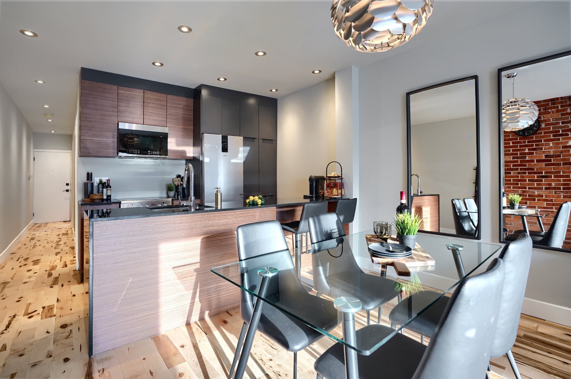 









6322


Av. des Érables

, 3,
Montréal (Rosemont/La Petite-Patrie),




QC
H2G2M8

