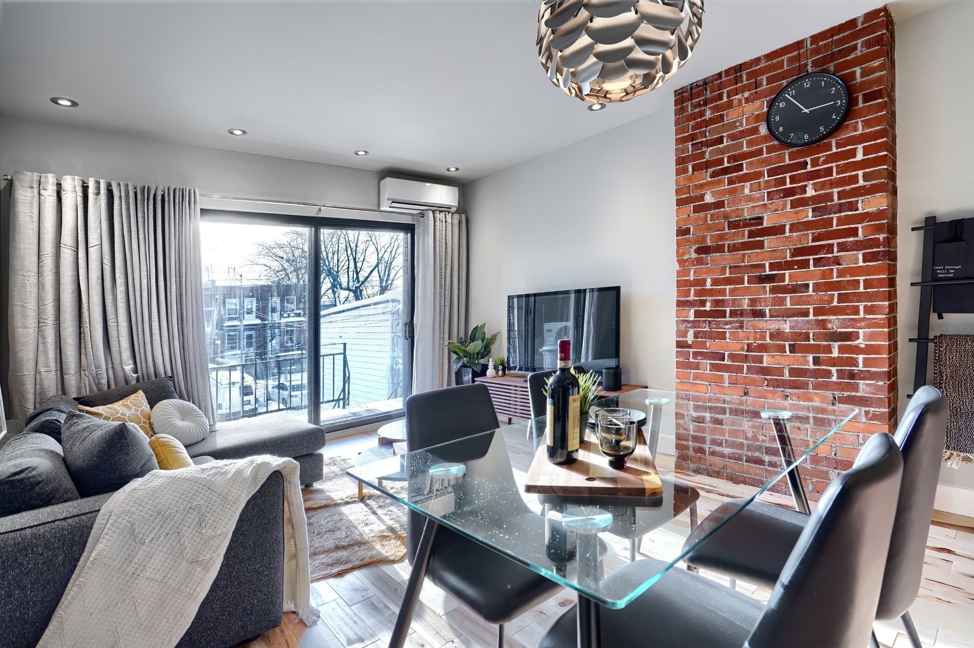









6322


Av. des Érables

, 3,
Montréal (Rosemont/La Petite-Patrie),




QC
H2G2M8

