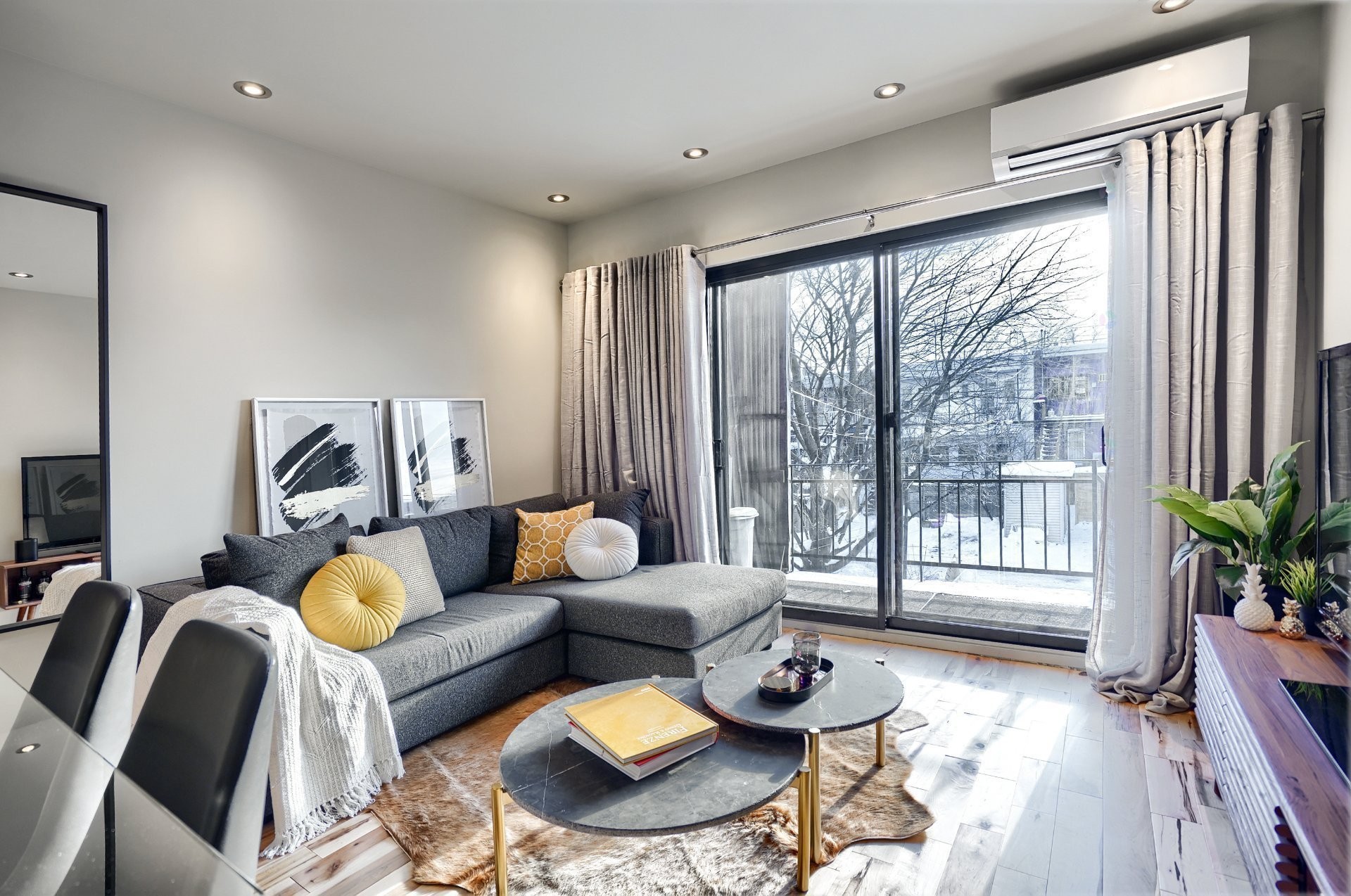 









6322


Av. des Érables

, 3,
Montréal (Rosemont/La Petite-Patrie),




QC
H2G2M8

