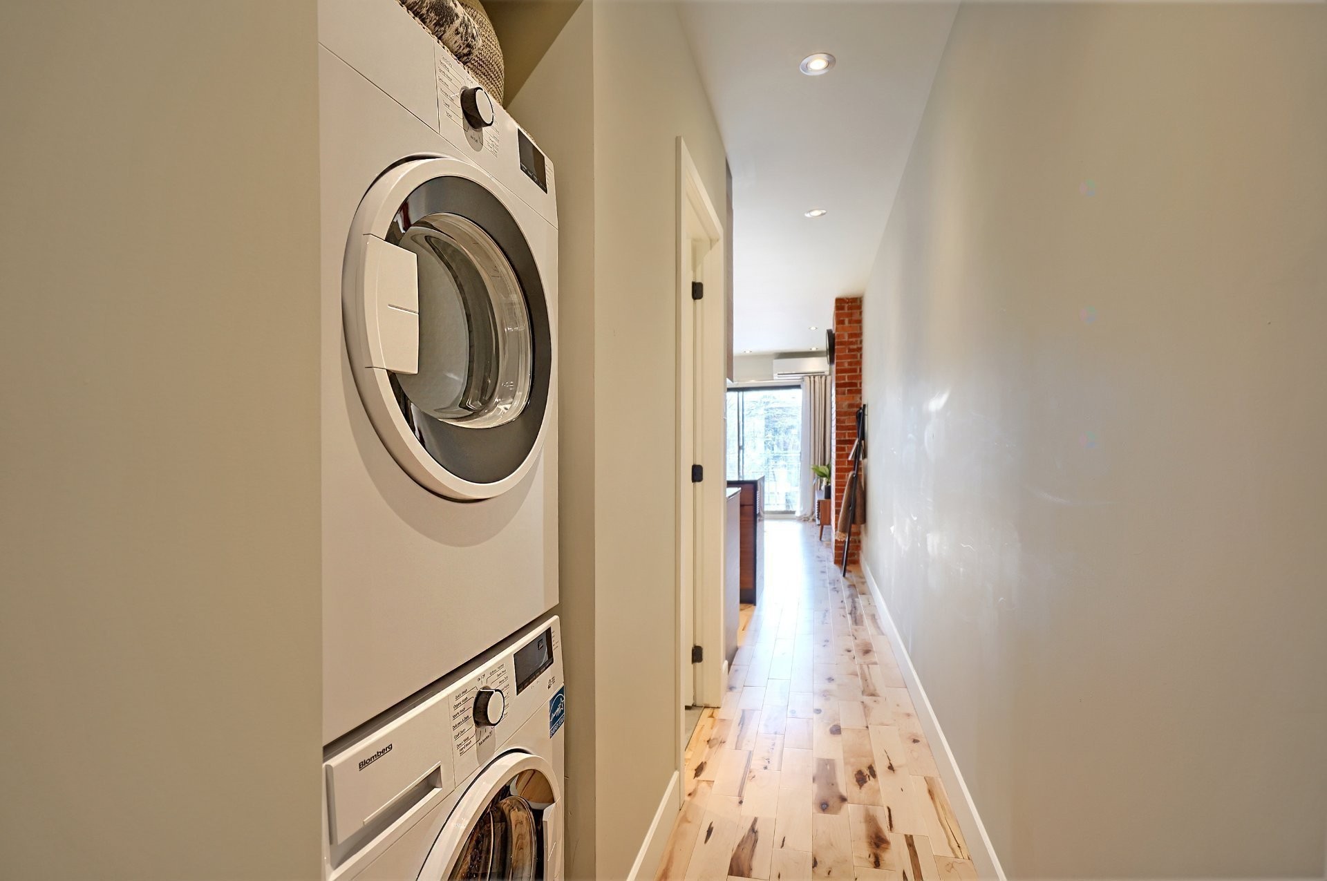 









6322


Av. des Érables

, 3,
Montréal (Rosemont/La Petite-Patrie),




QC
H2G2M8

