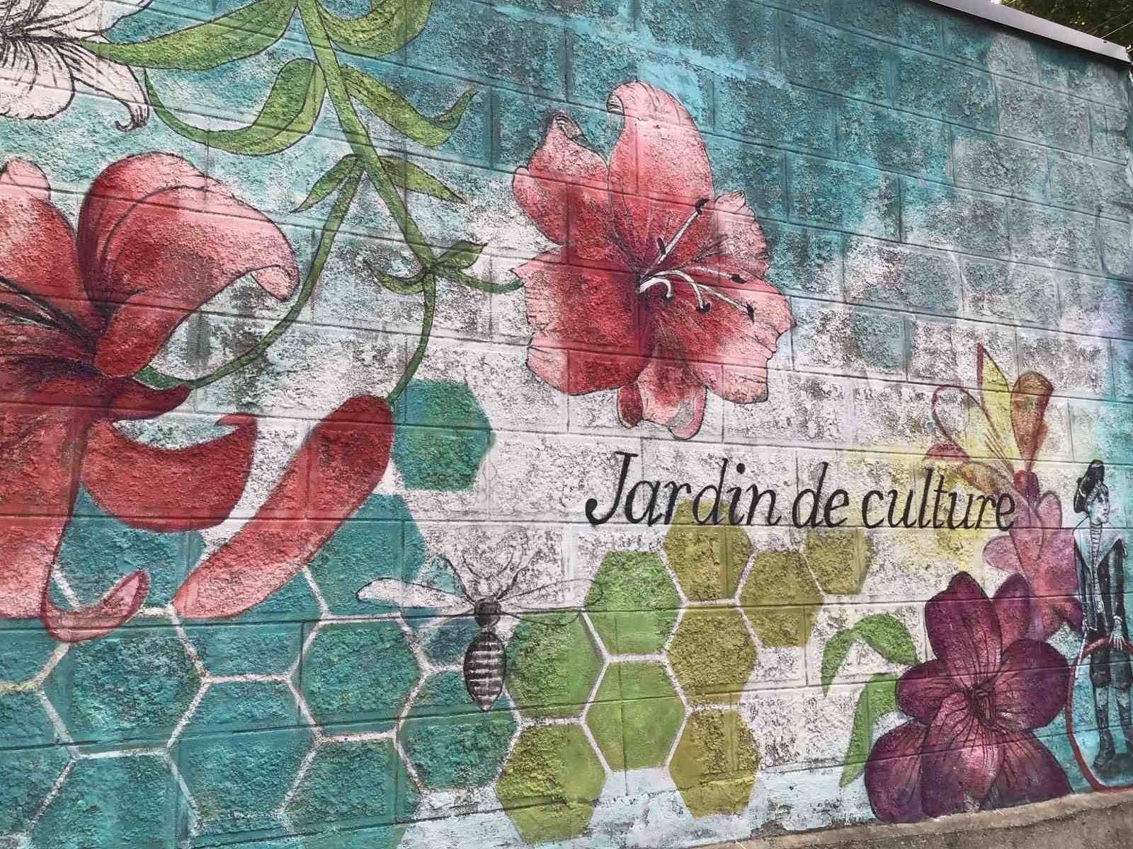 









6322


Av. des Érables

, 3,
Montréal (Rosemont/La Petite-Patrie),




QC
H2G2M8

