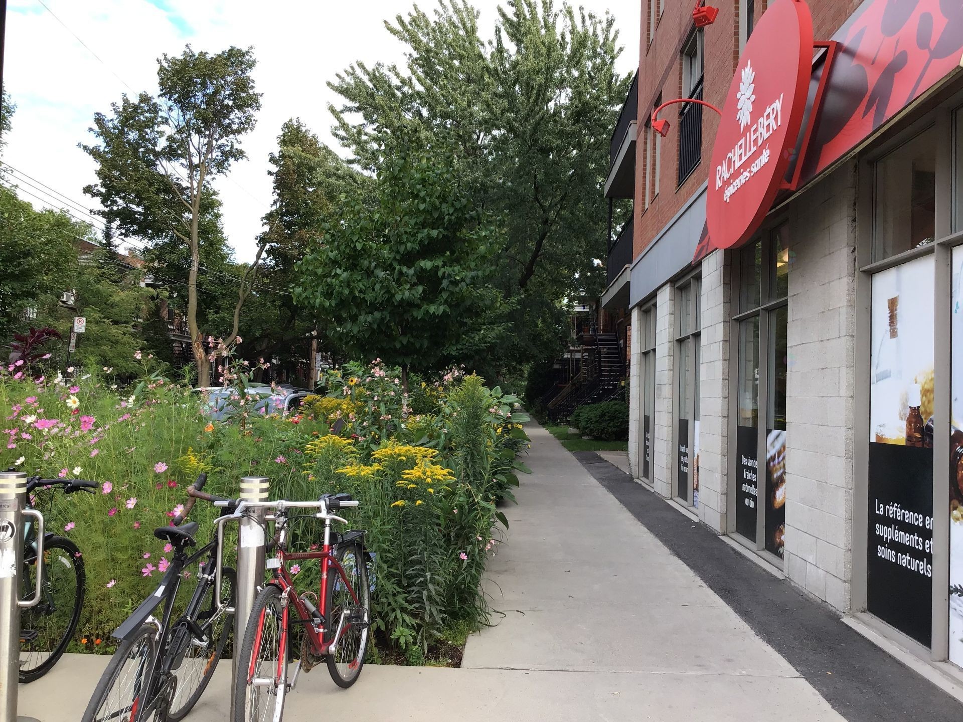 









6322


Av. des Érables

, 3,
Montréal (Rosemont/La Petite-Patrie),




QC
H2G2M8

