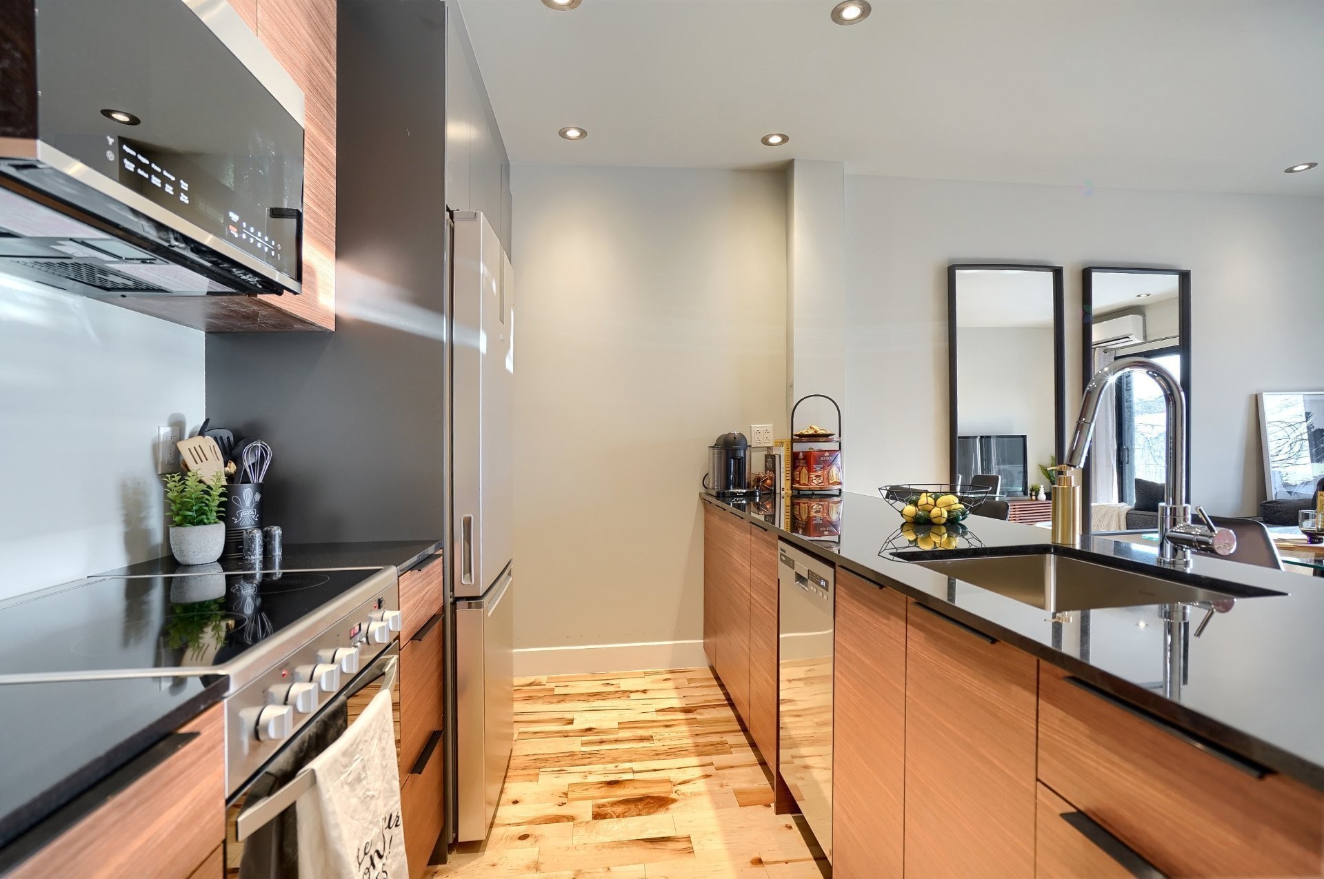 









6322


Av. des Érables

, 3,
Montréal (Rosemont/La Petite-Patrie),




QC
H2G2M8

