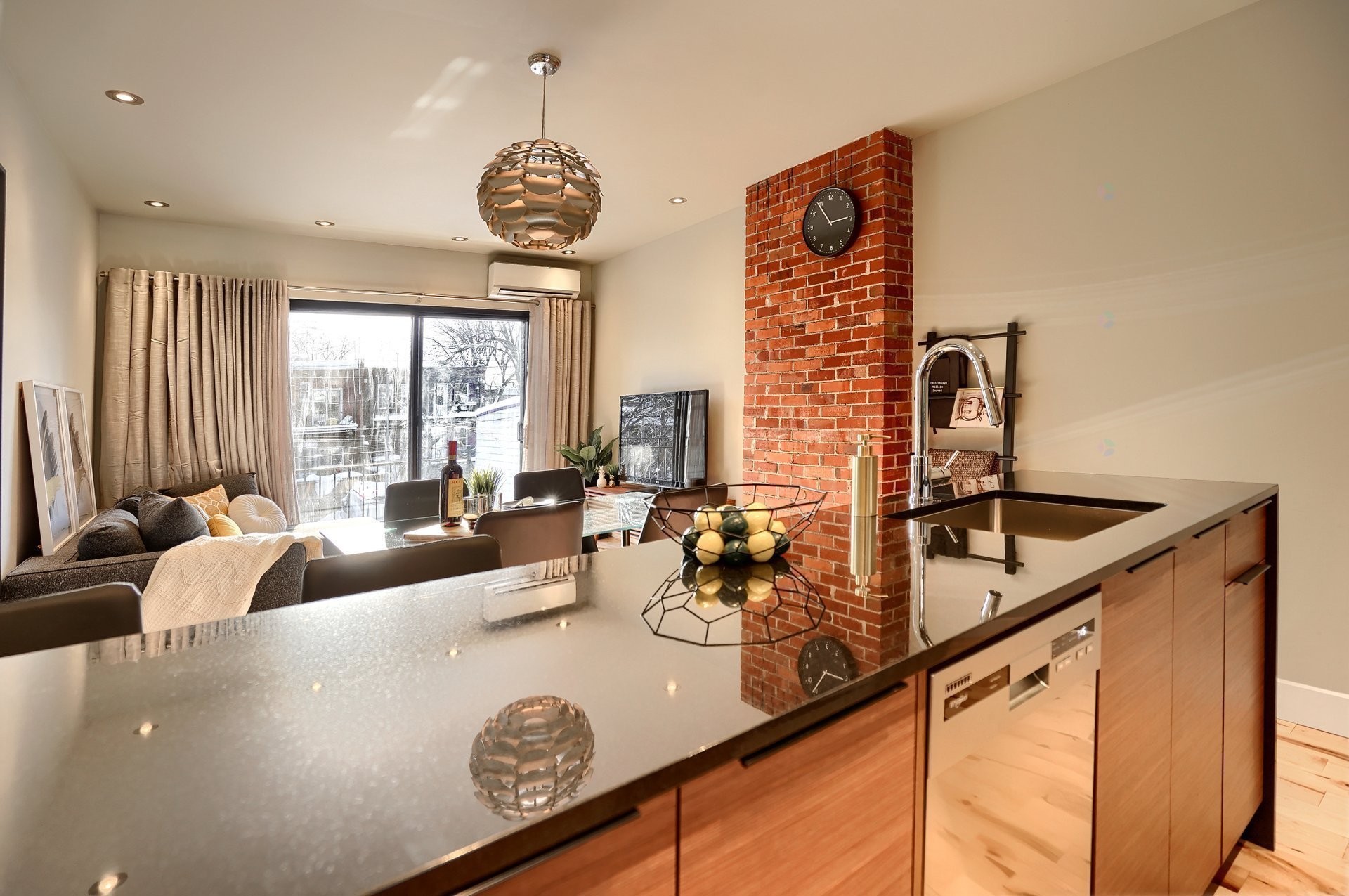 









6322


Av. des Érables

, 3,
Montréal (Rosemont/La Petite-Patrie),




QC
H2G2M8

